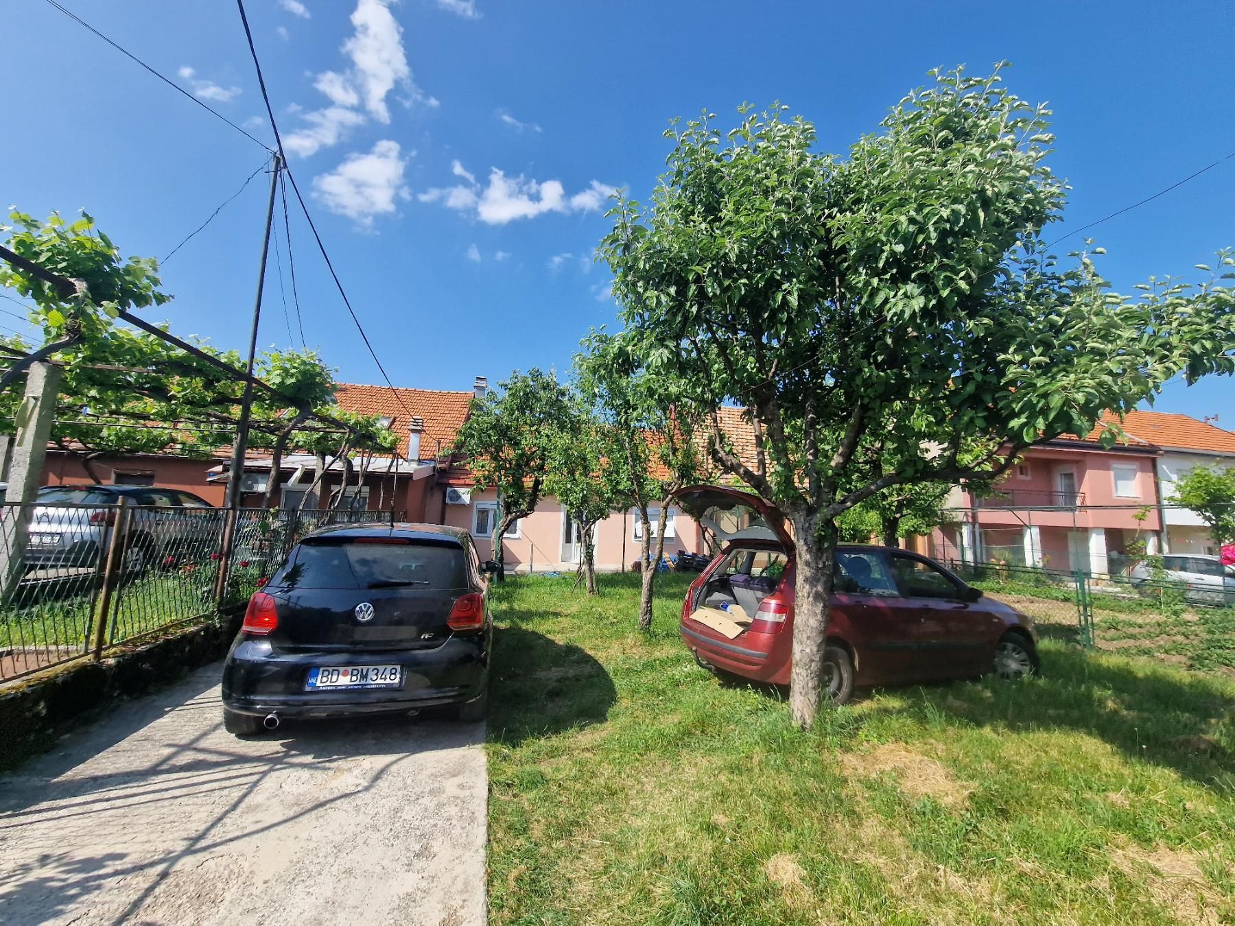 amforaproperty.com/Kuća 113m2 sa placem od 420 m² i investicionim potencijalom na Cetinju