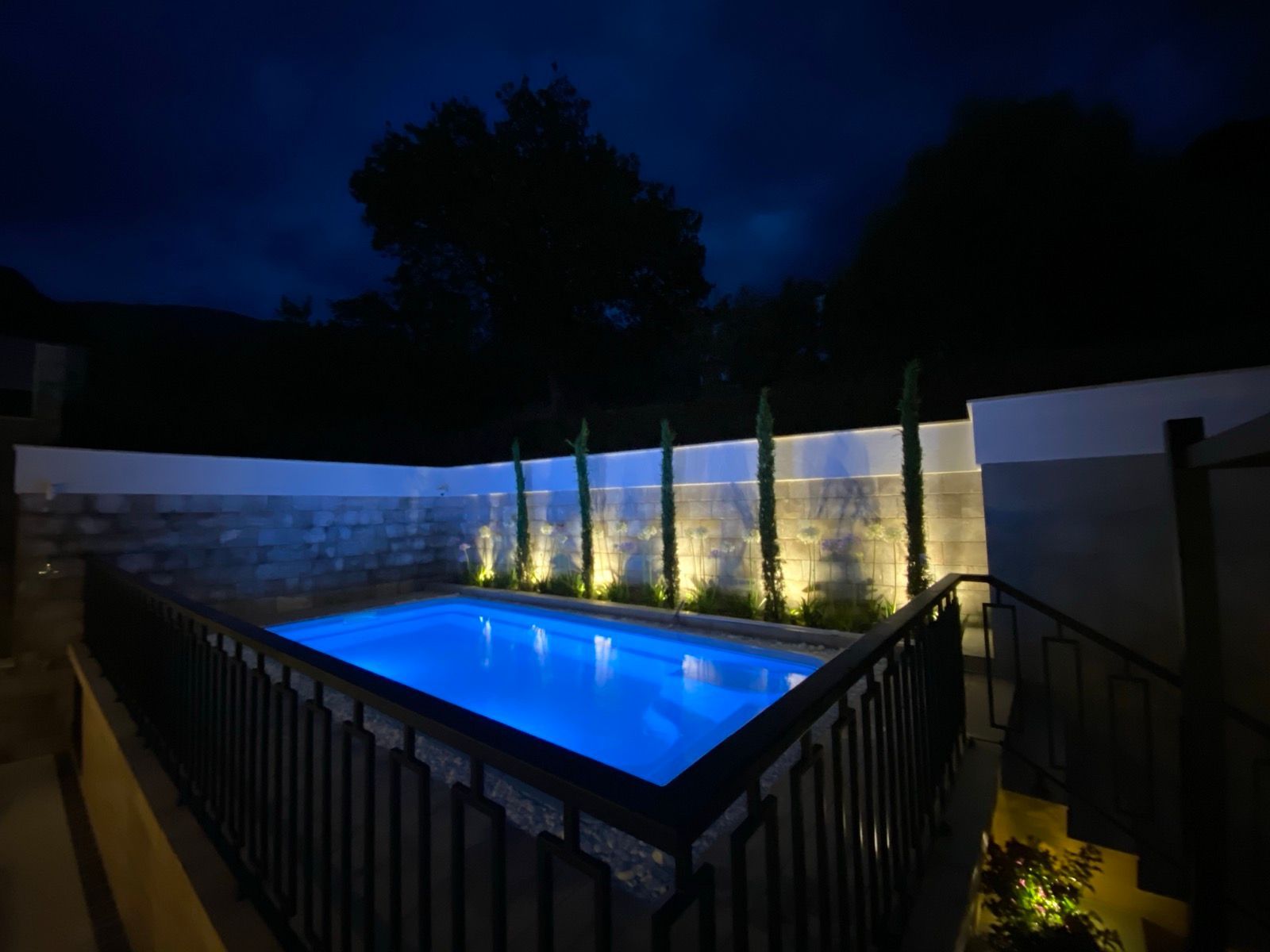 amforaproperty.com/Luksuzan dvosoban stan 90m² u kompleksu sa bazenom, Kamenovo – Budva