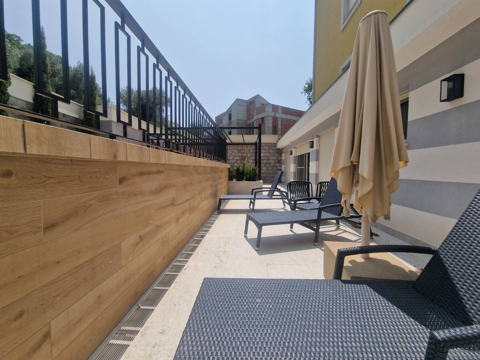 amforaproperty.com/Luksuzan dvosoban stan 90m² u kompleksu sa bazenom, Kamenovo – Budva