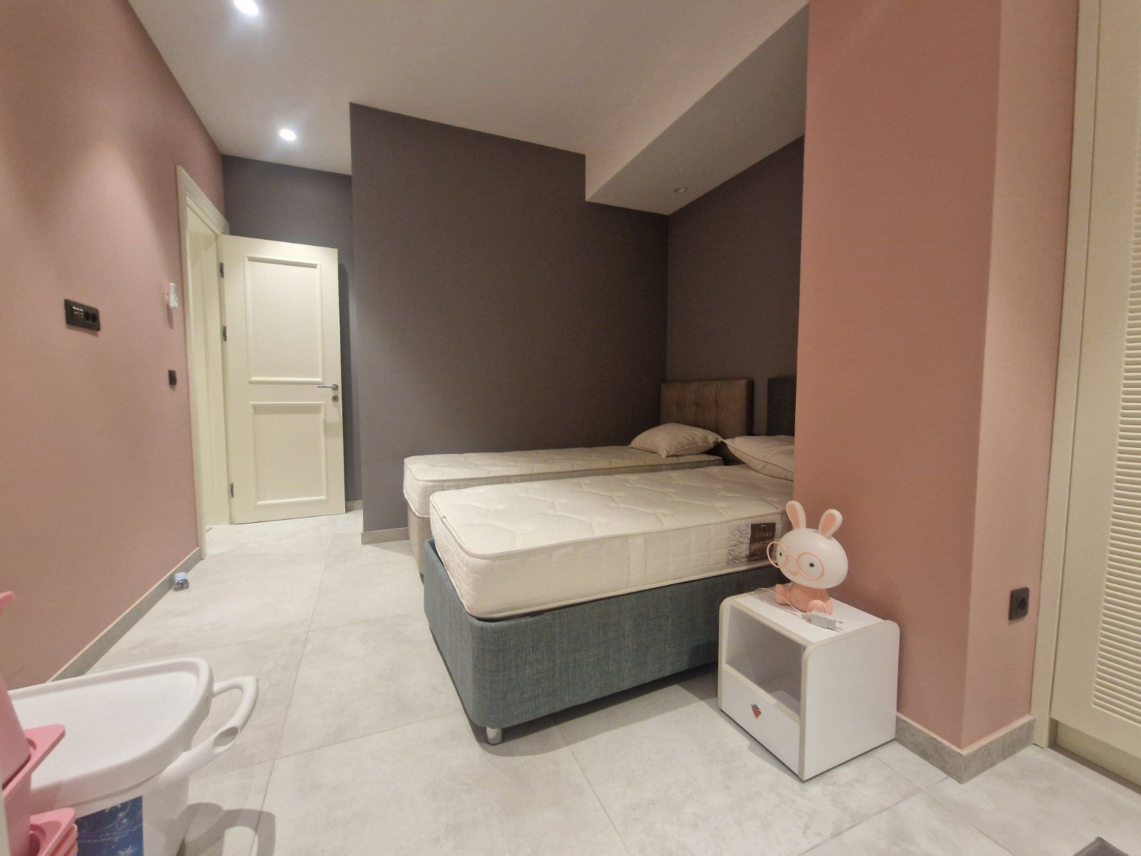 amforaproperty.com/Luksuzan dvosoban stan 90m² u kompleksu sa bazenom, Kamenovo – Budva