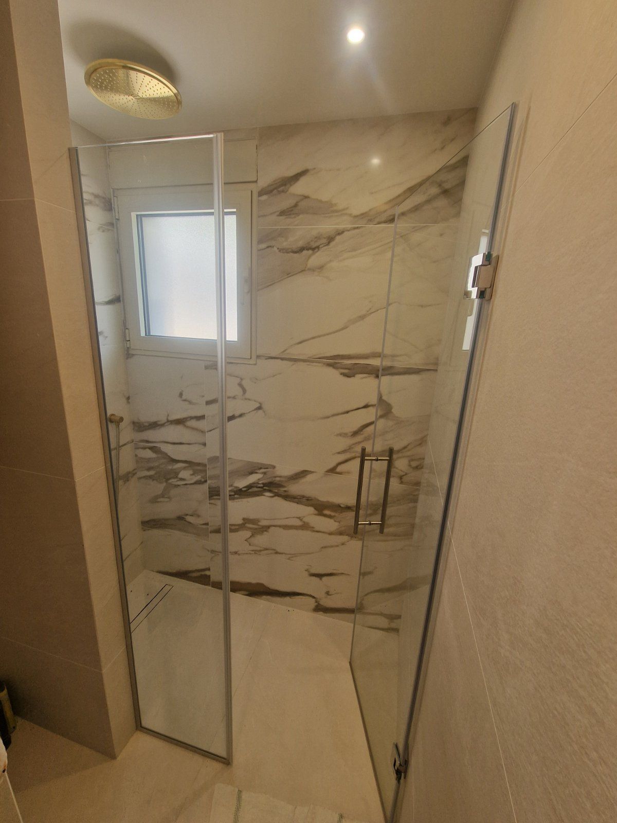amforaproperty.com/Luksuzan dvosoban stan 90m² u kompleksu sa bazenom, Kamenovo – Budva