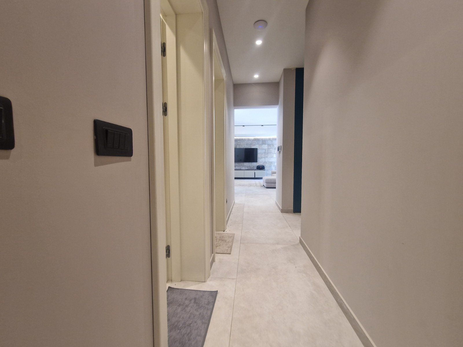 amforaproperty.com/Luksuzan dvosoban stan 90m² u kompleksu sa bazenom, Kamenovo – Budva