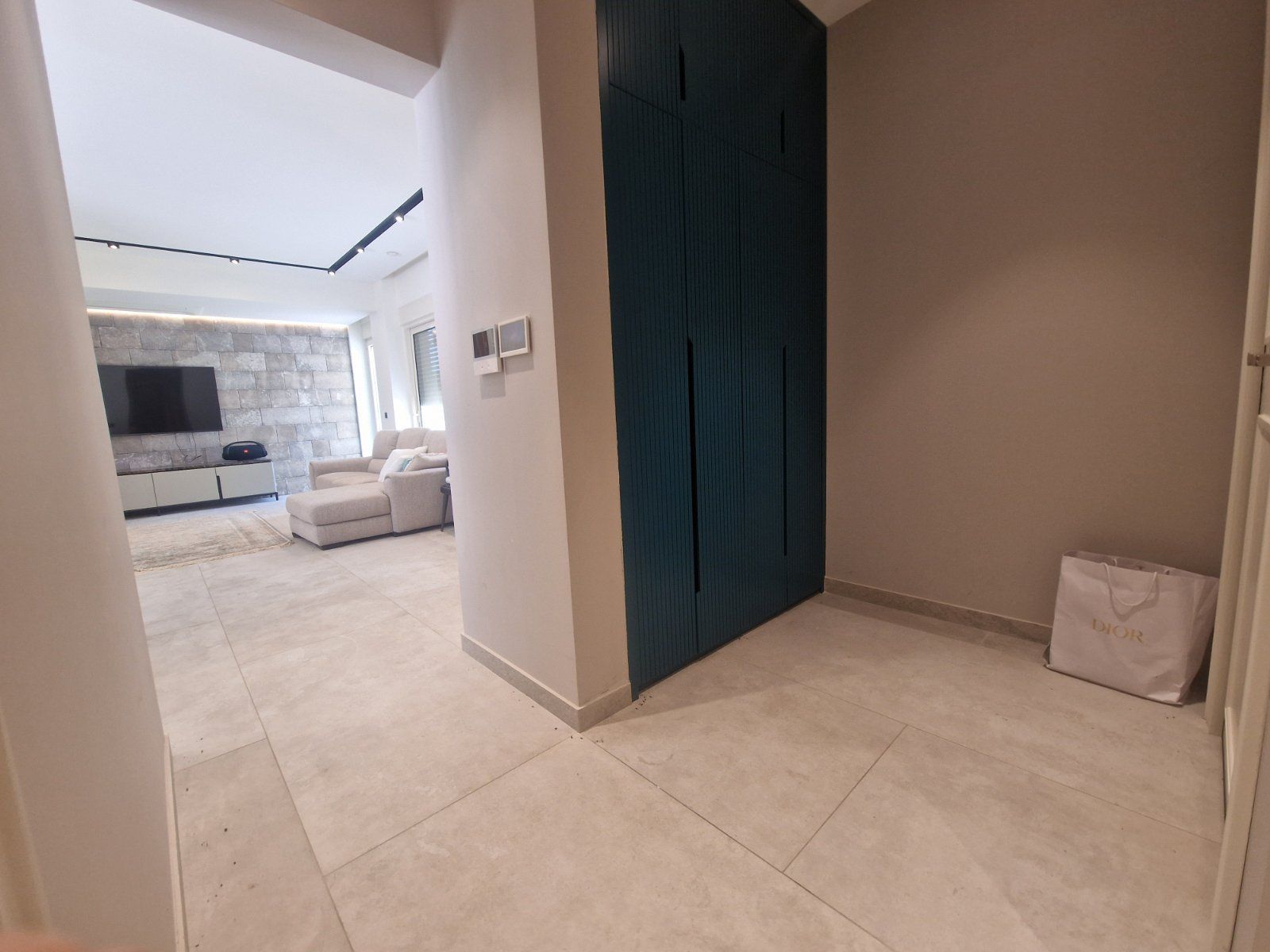 amforaproperty.com/Luksuzan dvosoban stan 90m² u kompleksu sa bazenom, Kamenovo – Budva