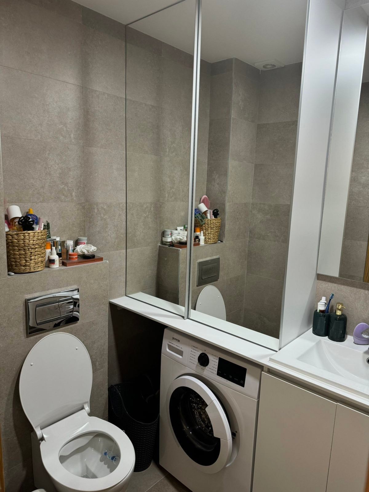 amforaproperty.com/Moderno opremljen dvosoban stan sa pogledom na more i garaznim mestom ,Becici (Na duzi period,dostupan od 01.09.2025 )