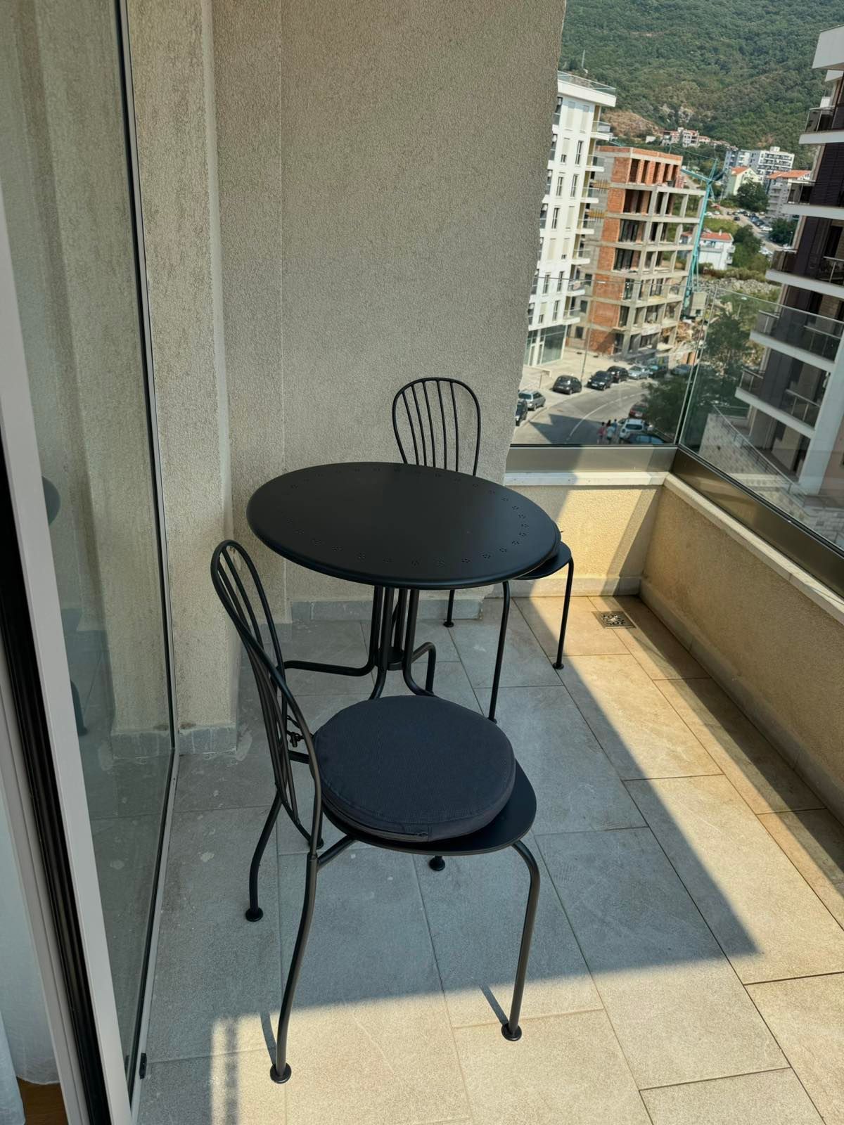 amforaproperty.com/Moderno opremljen dvosoban stan sa garaznim mestom ,Becici (Na period od 01.09.2025-01.06.2026 )
