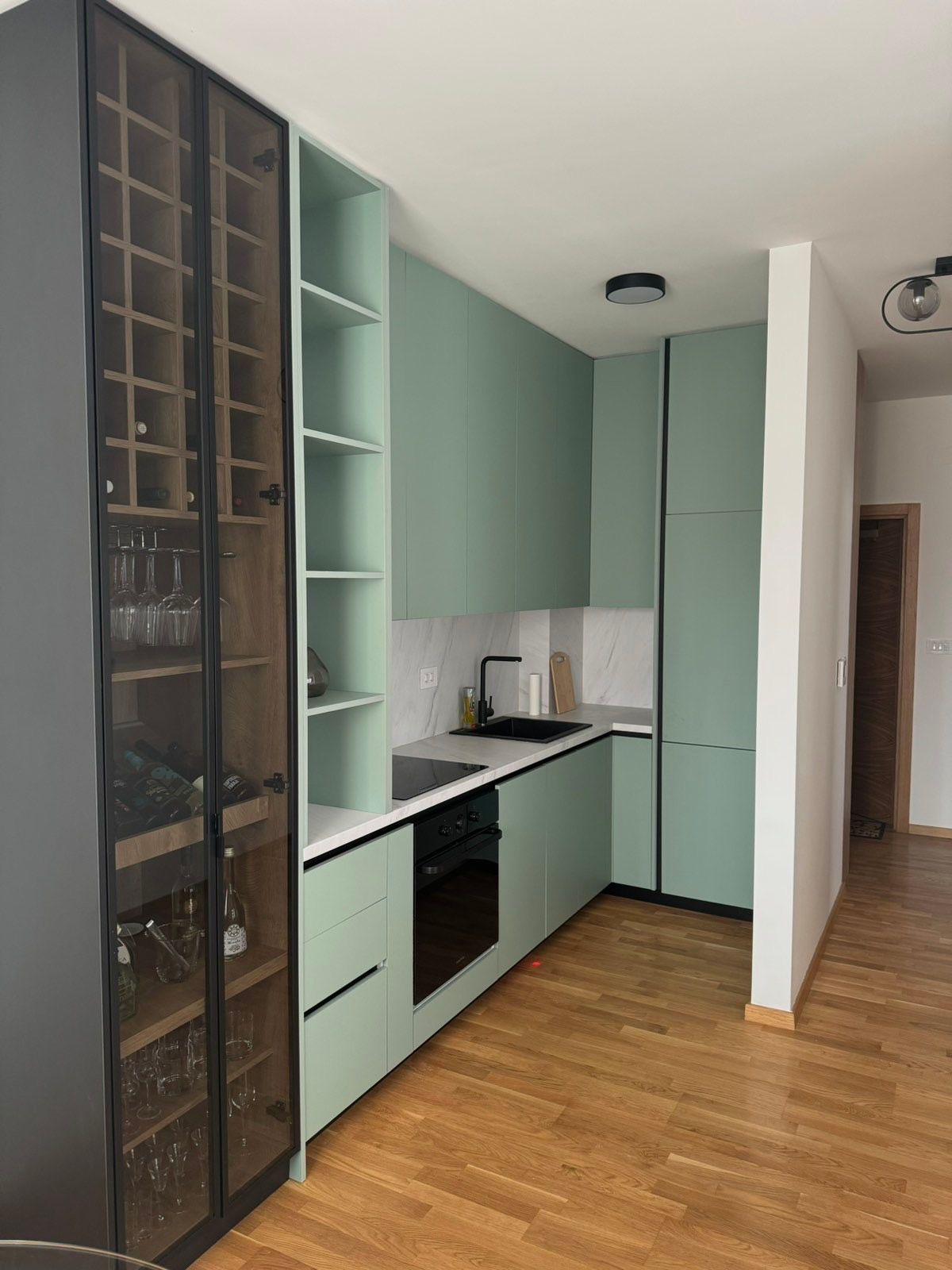 amforaproperty.com/Moderno opremljen dvosoban stan sa garaznim mestom ,Becici (Na period od 01.09.2025-01.06.2026 )