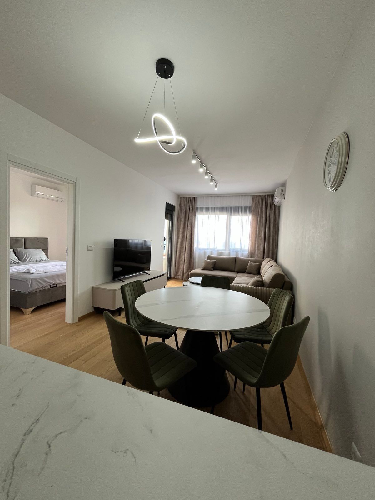 amforaproperty.com/Nov dvosoban stan 71m2 sa pogledom na more i garaznim mestom u Becicima