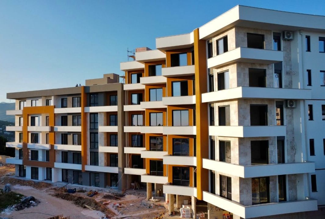 amforaproperty.com/Jednosoban stan 48m² u izgradnji sa pogledom na more – Ulcinj, Pinješ