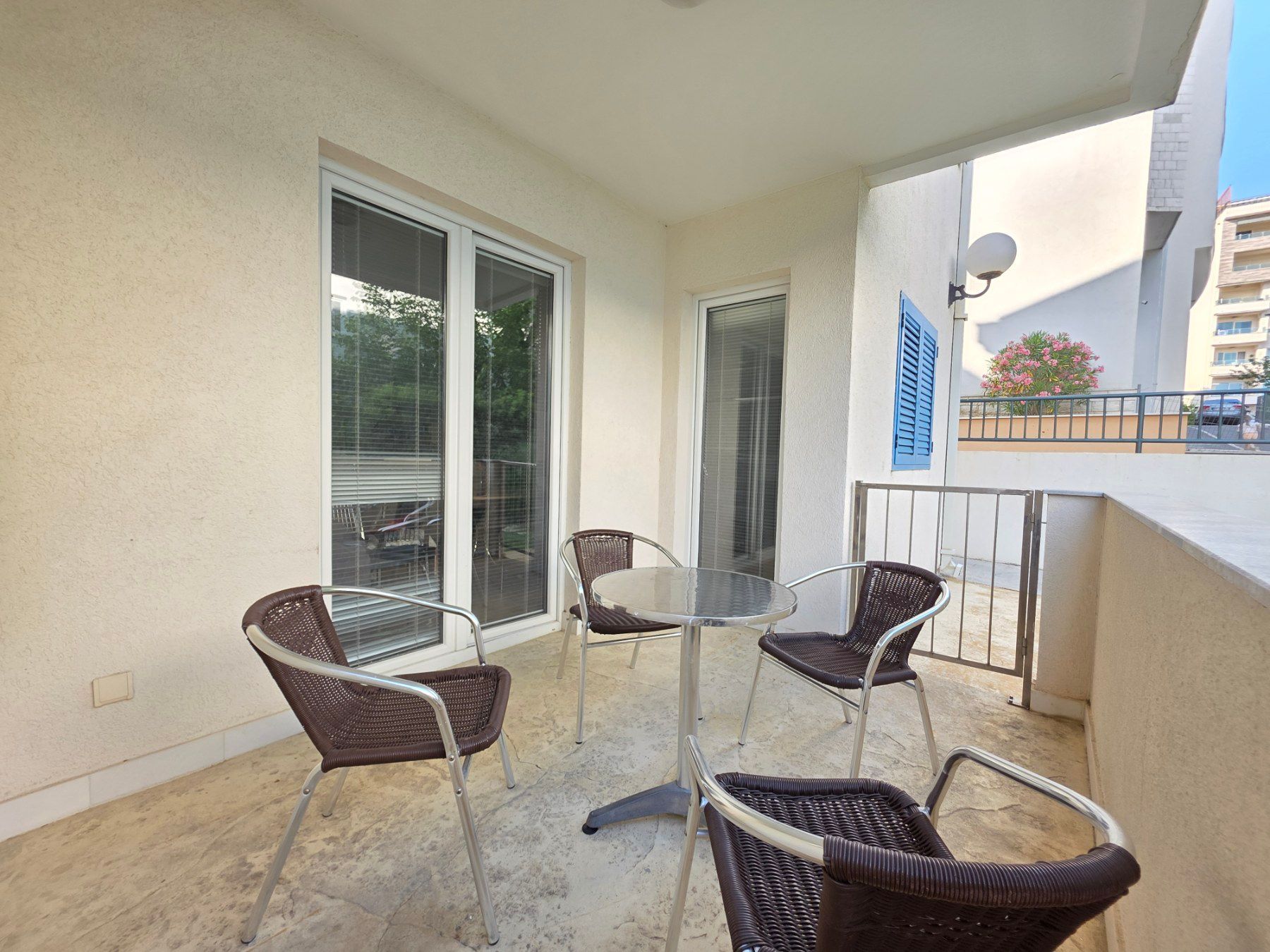 amforaproperty.com/Dvosoban namesten stan 64m² na atraktivnoj lokaciji u Bečićima