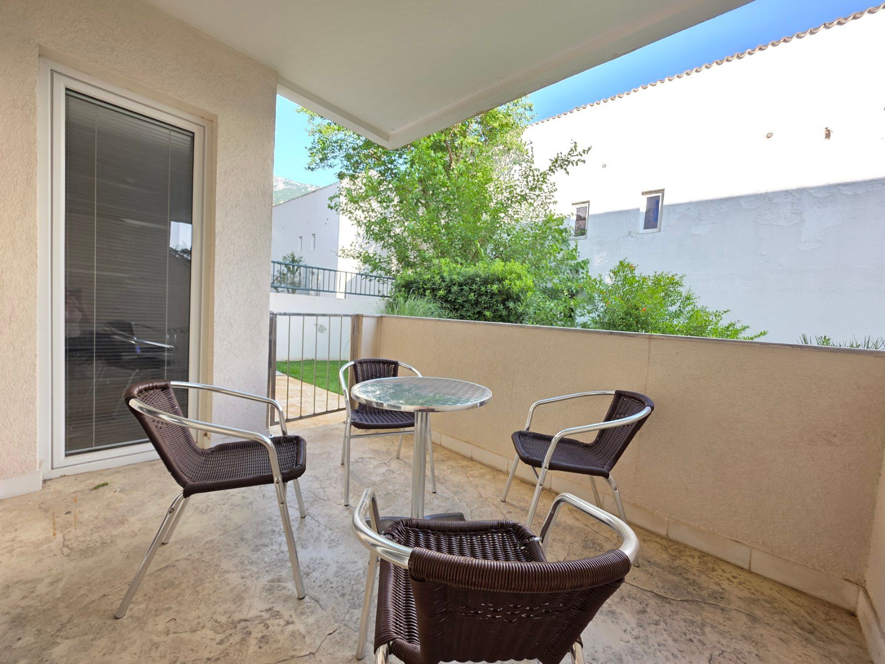 amforaproperty.com/Dvosoban namesten stan 64m² na atraktivnoj lokaciji u Bečićima
