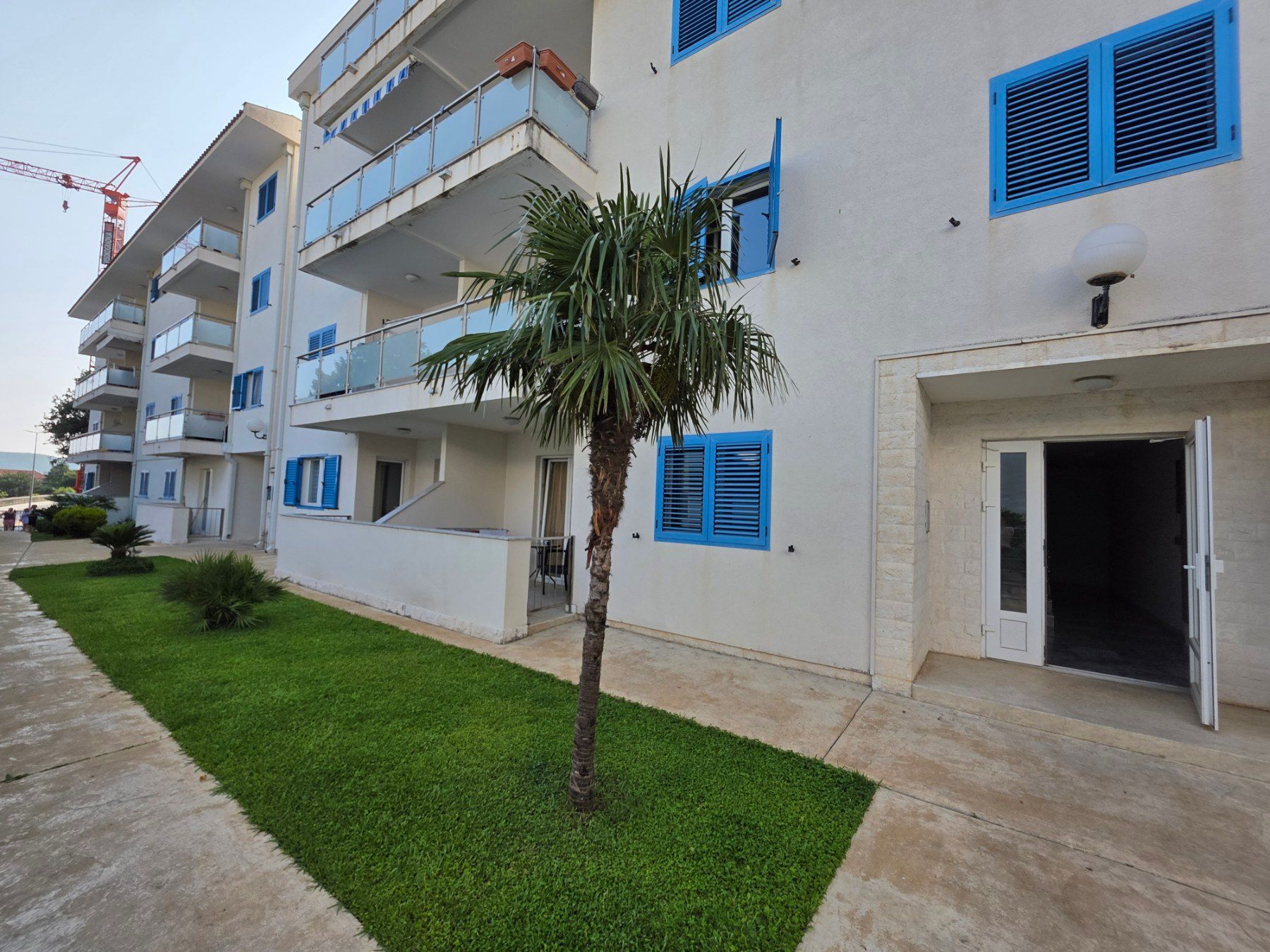 amforaproperty.com/Dvosoban namesten stan 64m² na atraktivnoj lokaciji u Bečićima