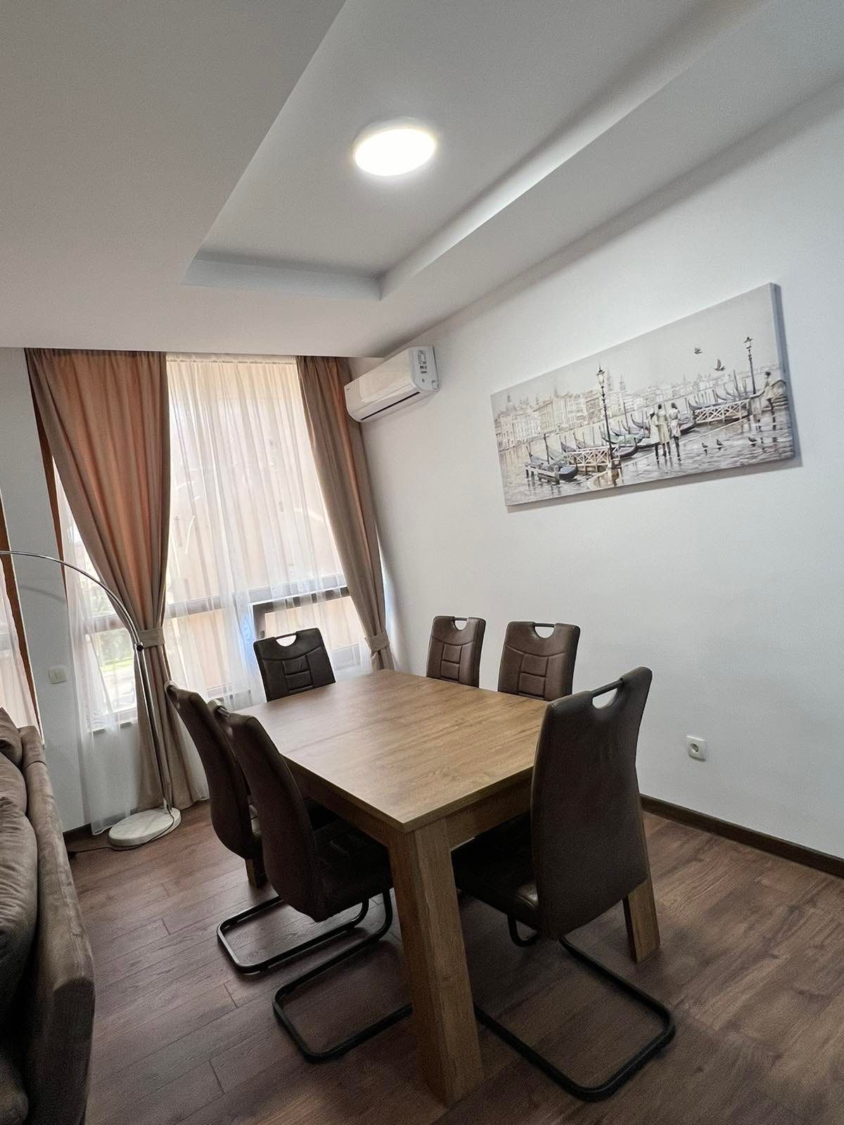 amforaproperty.com/Moderno opremljen trosoban stan 97m² sa privatnim parking mestom u centru Budve