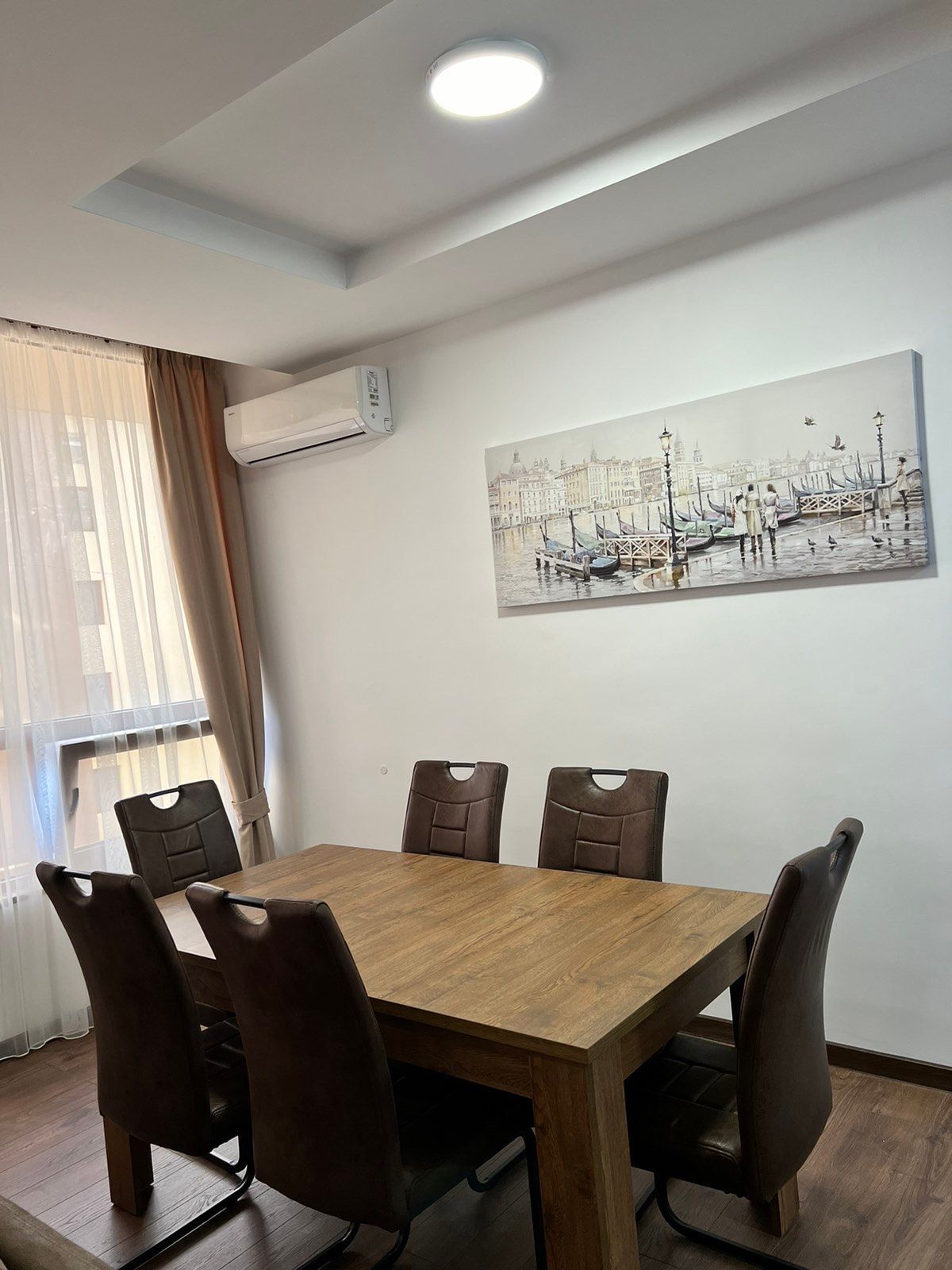 amforaproperty.com/Moderno opremljen trosoban stan 97m² sa privatnim parking mestom u centru Budve