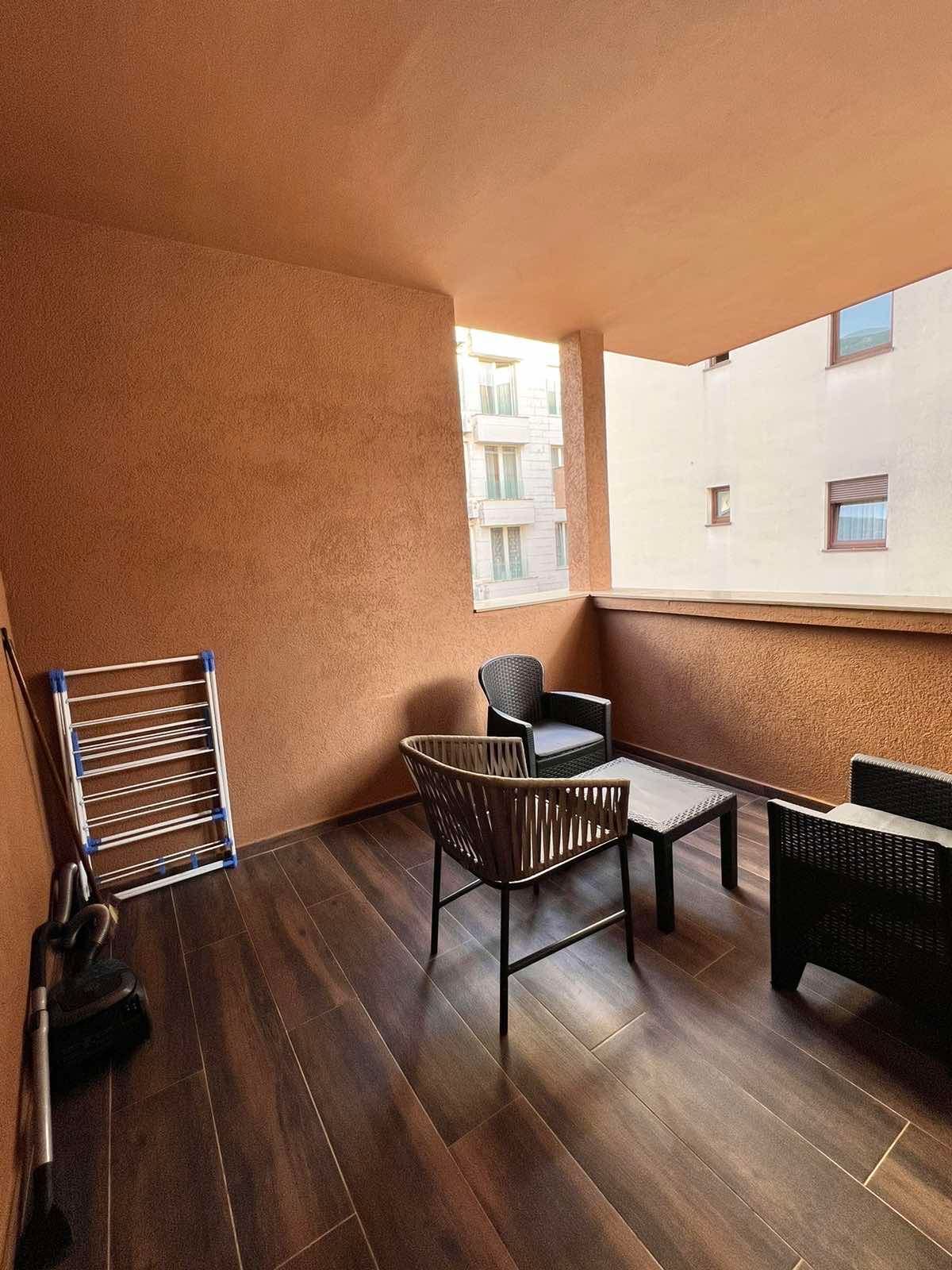 amforaproperty.com/Moderno opremljen trosoban stan 97m² sa privatnim parking mestom u centru Budve