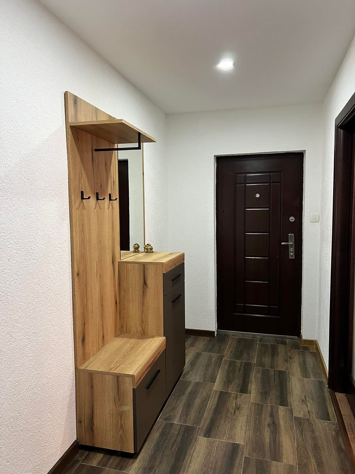 amforaproperty.com/Moderno opremljen trosoban stan 97m² sa privatnim parking mestom u centru Budve