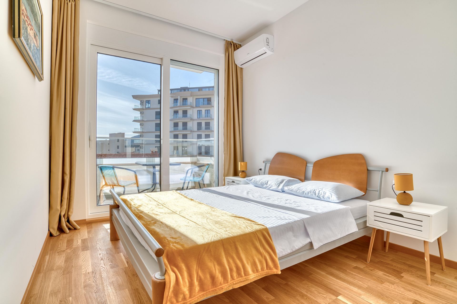 amforaproperty.com/Investiciona prilika! Trosoban stan 102 m² sa tri zasebne jedinice, 200m od mora – Bečići