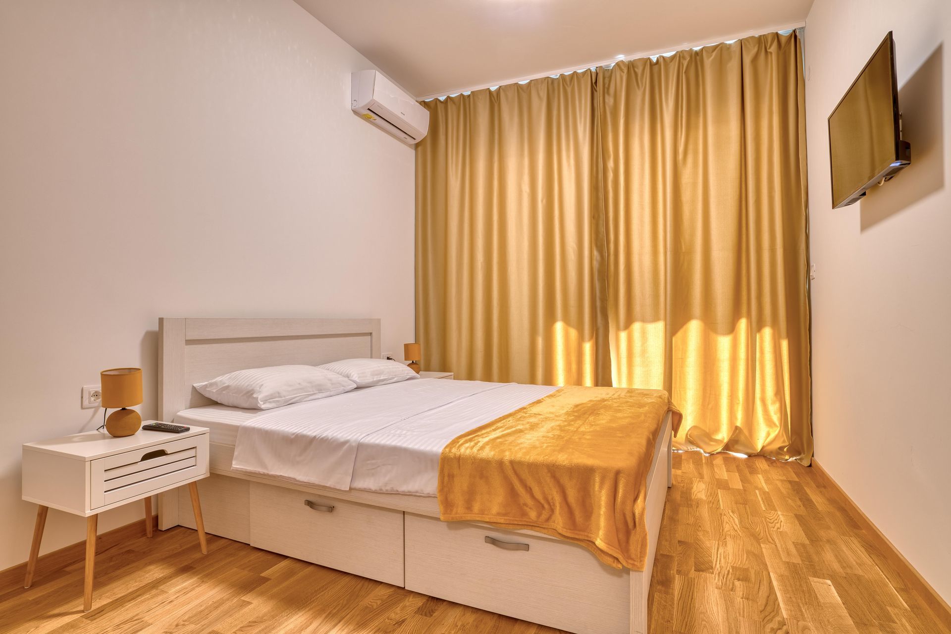amforaproperty.com/Investiciona prilika! Trosoban stan 102 m² sa tri zasebne jedinice, 200m od mora – Bečići