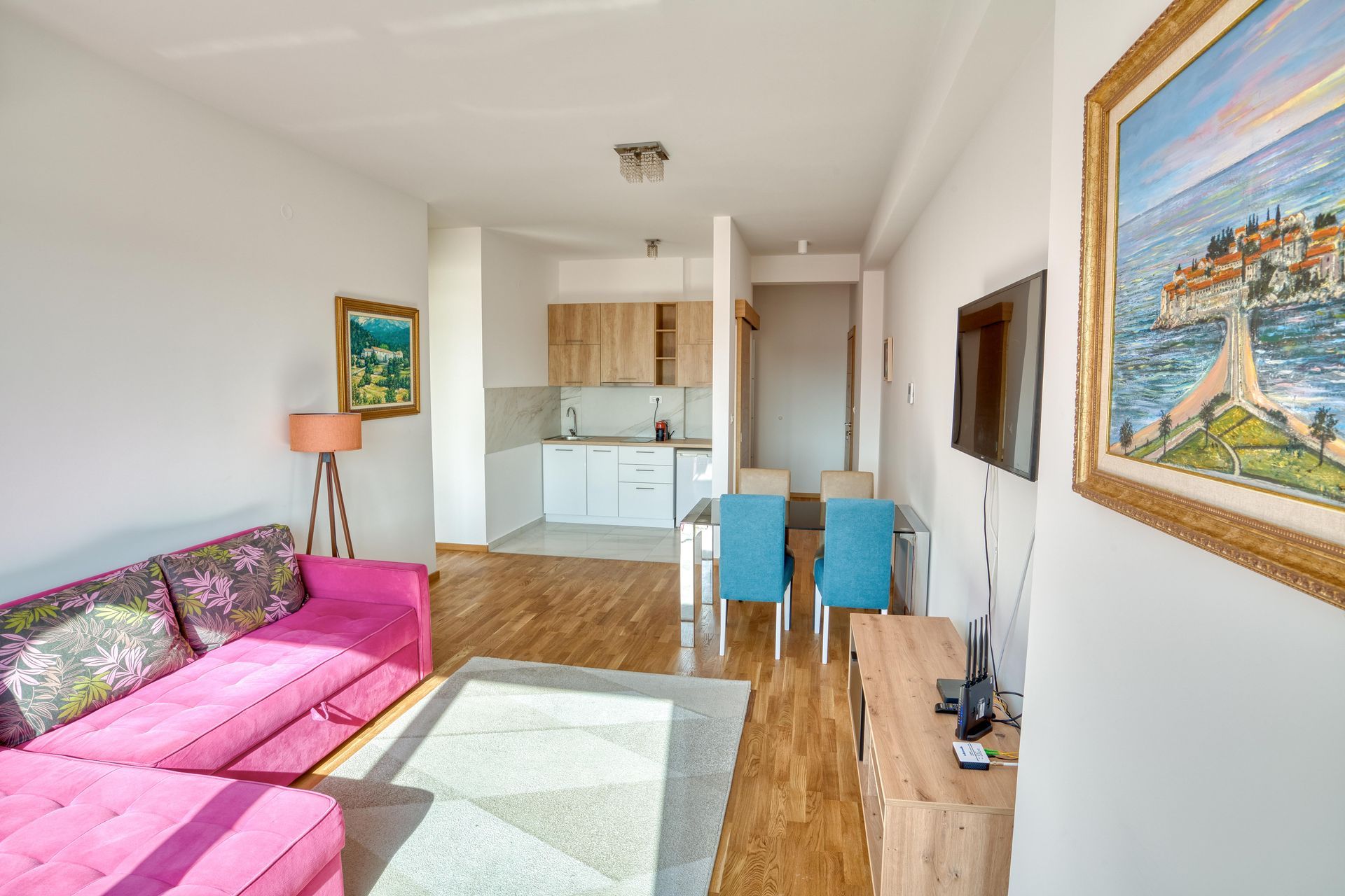 amforaproperty.com/Investiciona prilika! Trosoban stan 102 m² sa tri zasebne jedinice, 200m od mora – Bečići