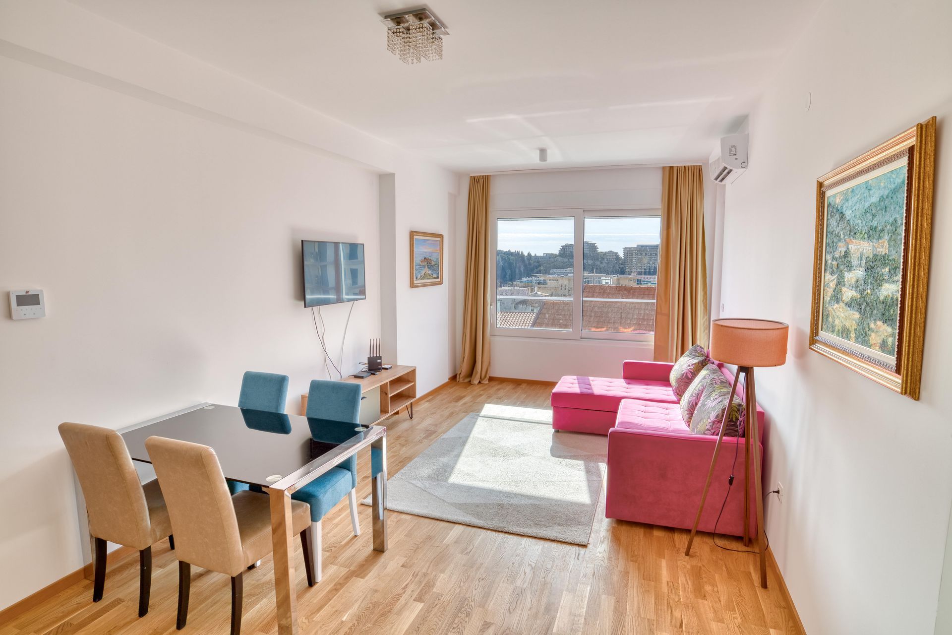 amforaproperty.com/Investiciona prilika! Trosoban stan 102 m² sa tri zasebne jedinice, 200m od mora – Bečići
