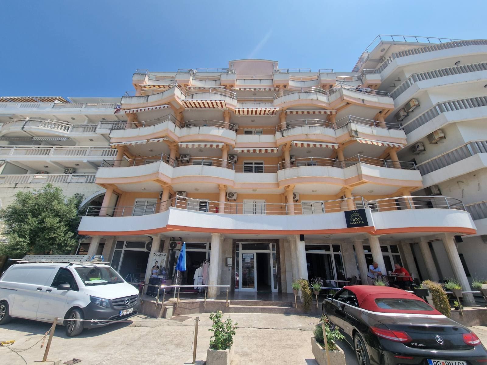 amforaproperty.com/Jednosoban stan na samoj obali mora Rafailovici (NA DUZI PERIOD)