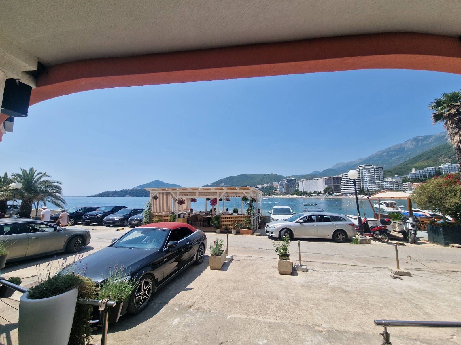 amforaproperty.com/Jednosoban stan na samoj obali mora Rafailovici (NA DUZI PERIOD)
