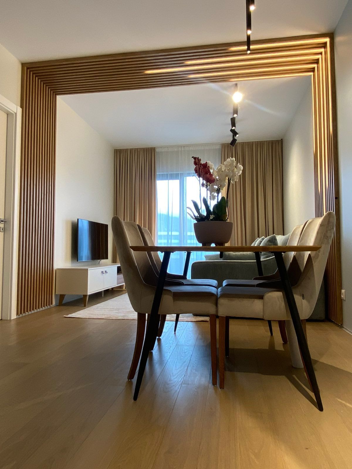 amforaproperty.com/Jednosoban luksuzno opremljen stan na prvoj liniji do mora,Becici (NA DUZI PERIOD)