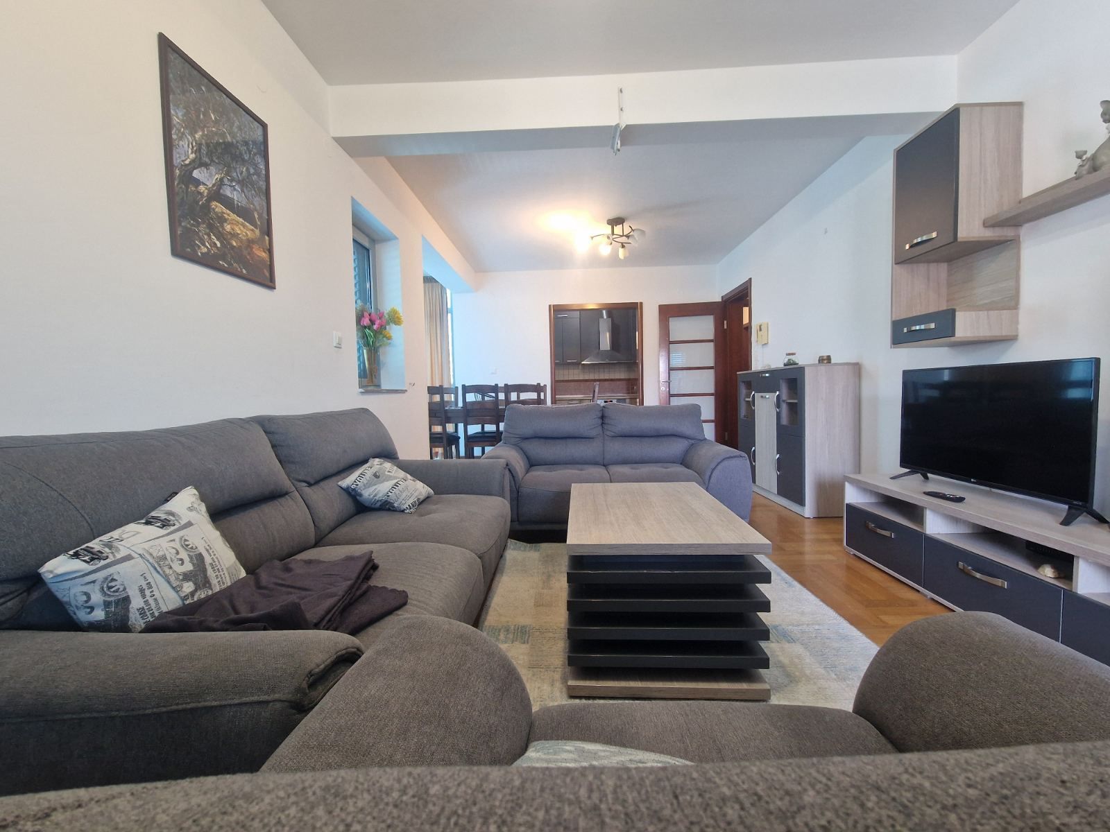 amfora/Dvosoban namesten stan 81m² na atraktivnoj lokaciji – Budva (NA DUZI PERIOD)