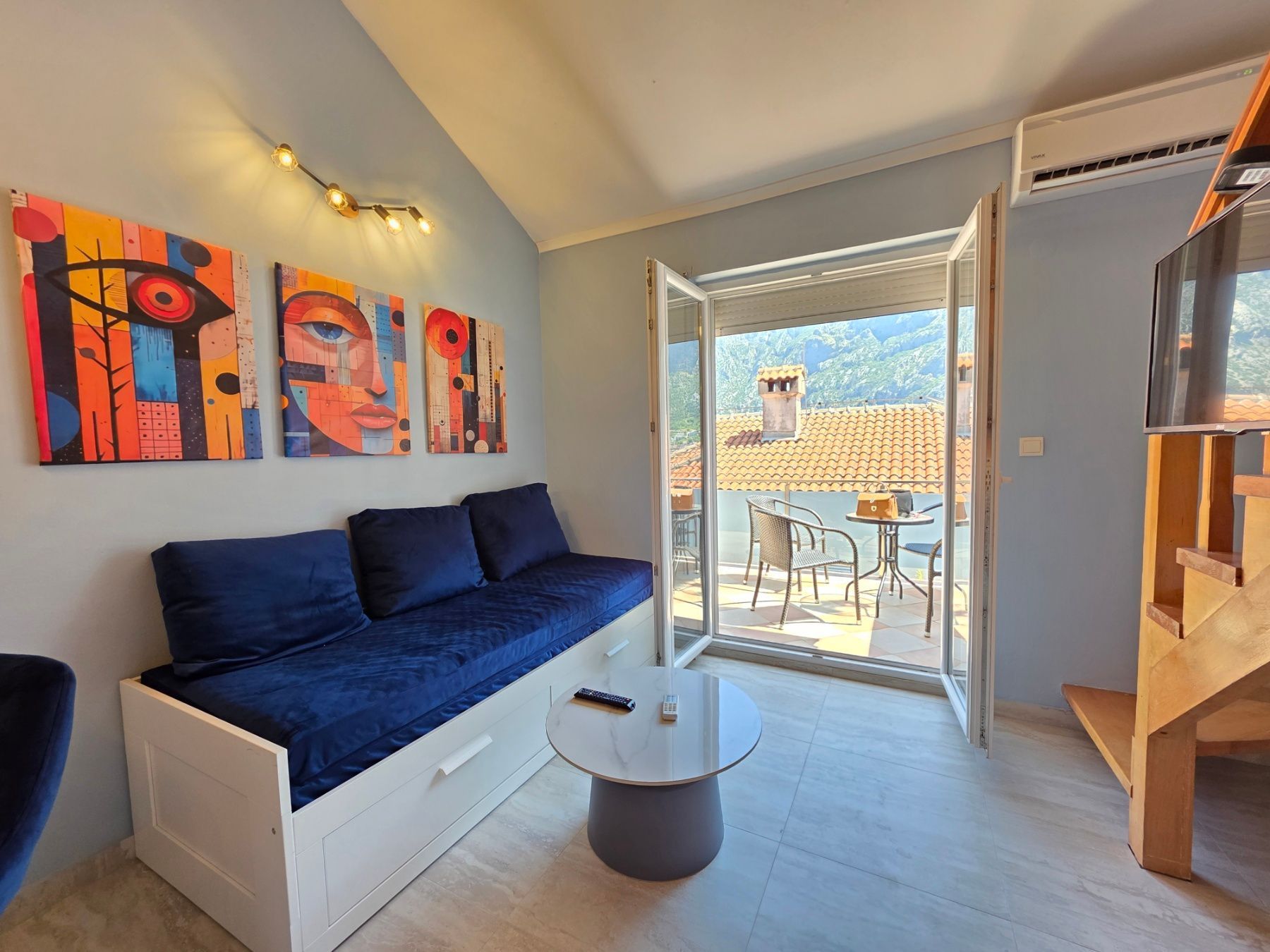 amforaproperty.com/Jedinstven stan 115m² sa pogledom na more i dva parking mesta – Prčanj, Kotor (100m od mora)