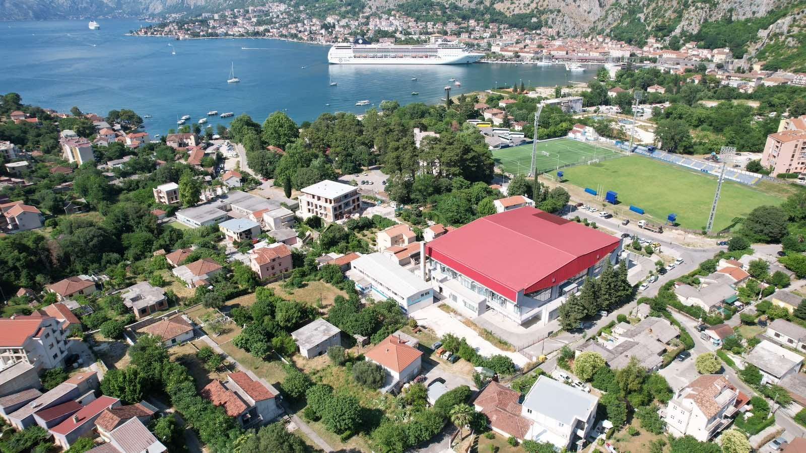 amforaproperty.com/Građevinski plac 1.116m² sa halom 398m2– Kotor