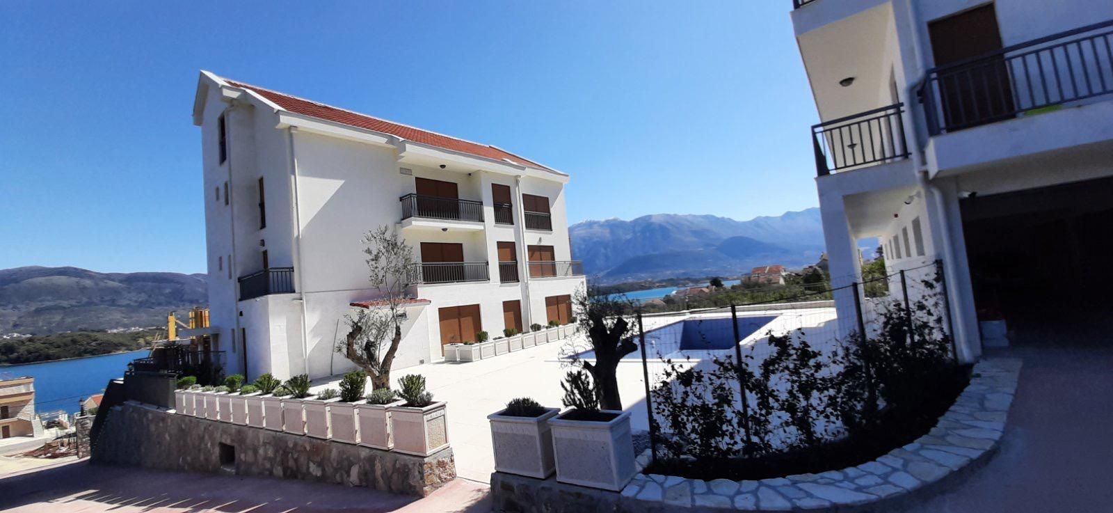 amforaproperty.com/Nov jednosoban stan 48m² u kompleksu sa bazenom – Bogišići
