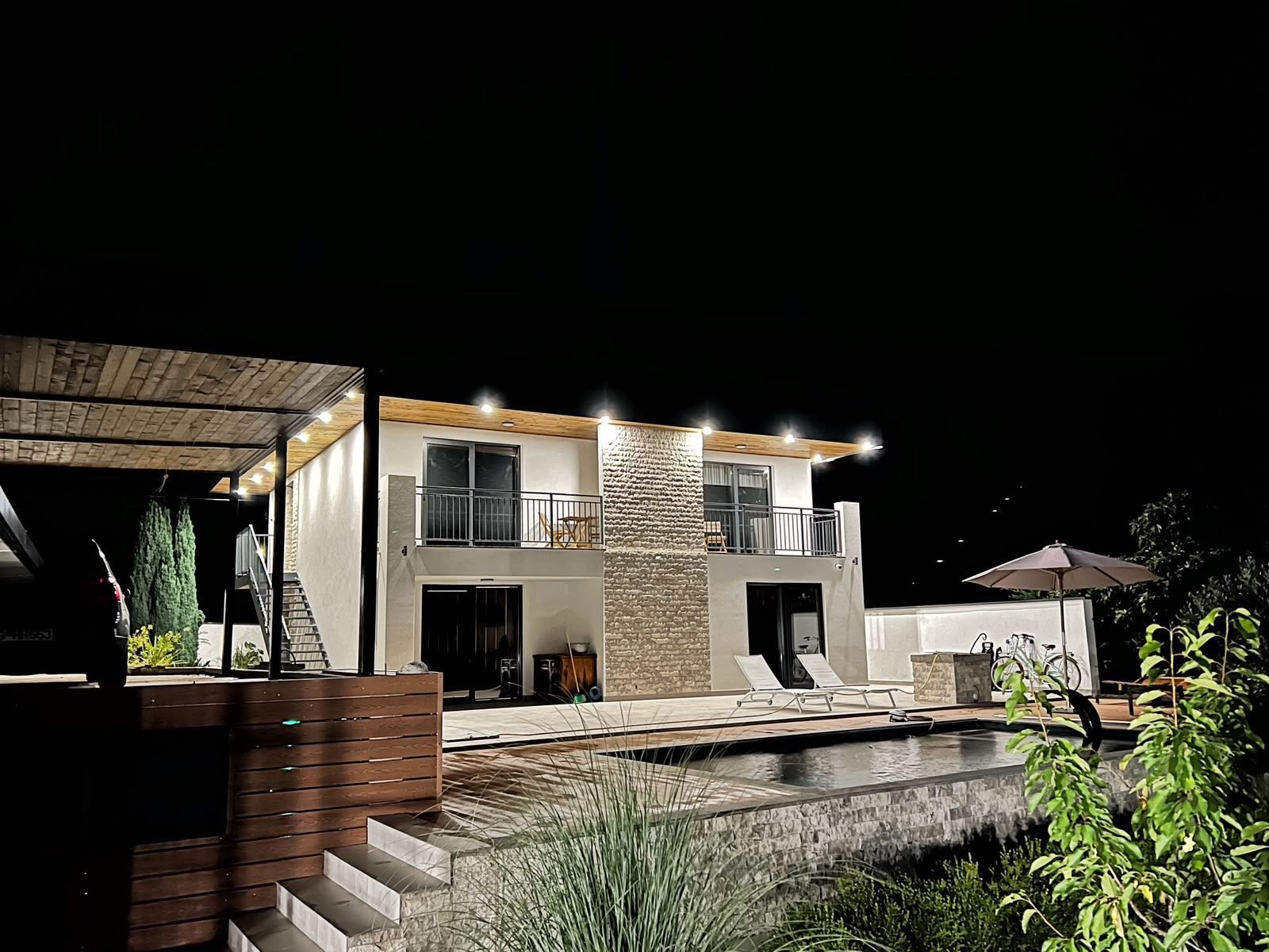 Vila sa bazenom, pomoćnim objektom i velikim placem– Kovačko polje, Kotor - Amfora Real Estate