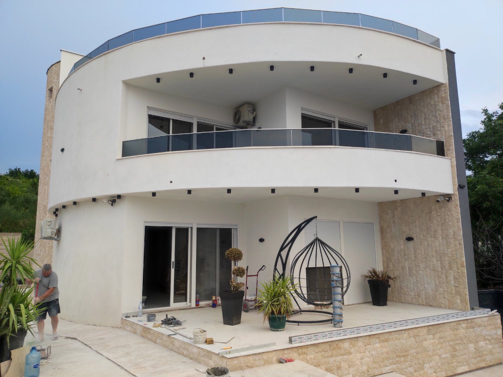 amforaproperty.com/Luksuzna vila 350m² sa bazenom, garažom i 5 spavaćih soba – Utjeha, Bar (500m od mora)