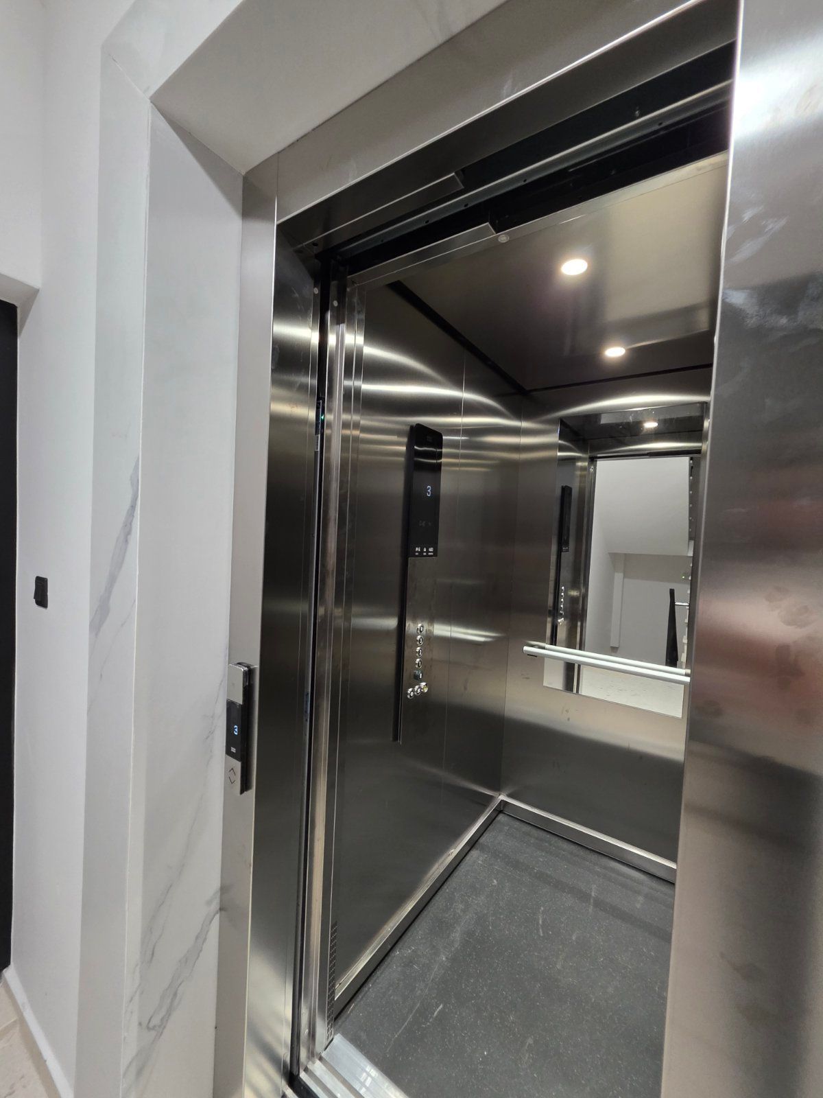 Nov, polunamešten studio apartman 31 m² u modernoj zgradi sa liftom – Cetinje,Centar - Amfora Real Estate