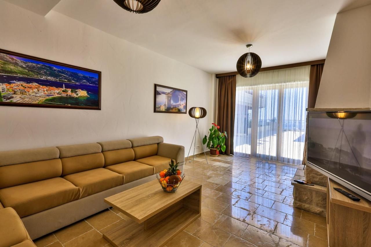 amforaproperty.com/Ekskluzivna luksuzna vila 135m2 sa privatnim bazenom i spektakularnim panoramskim pogledom na more – Reževići, Budva
