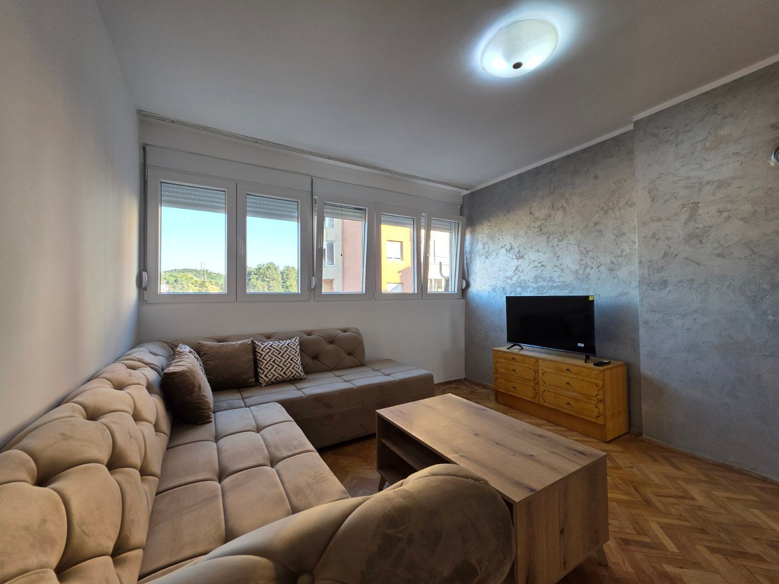 amforaproperty.com/JEDNOSOBAN MODERNO OPREMLJEN STAN 60M2-CETINJE (NA DUZI PERIOD)
