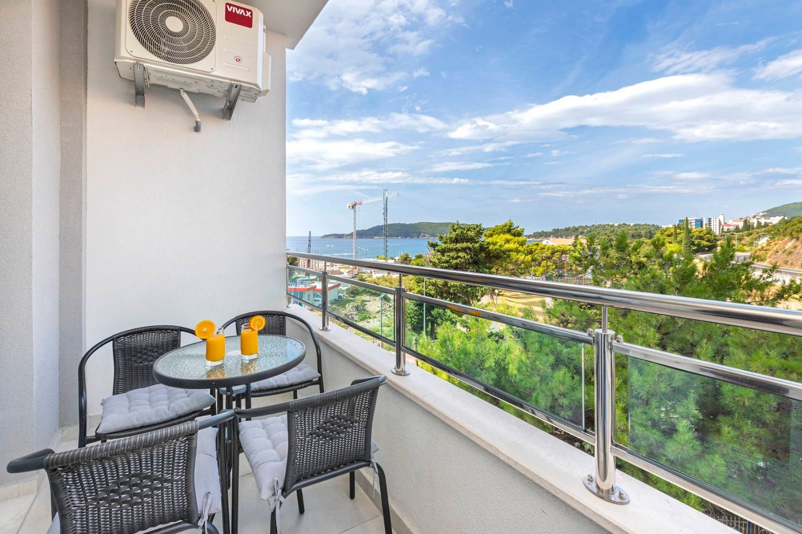 amforaproperty.com/Elegantan dvosoban stan od 55 m² s pogledom na more – Bečići, na 250 m od plaže