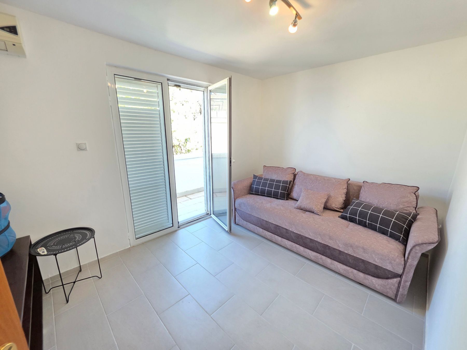 Na prodaju komforan trosoban dupleks apartman 70 m² sa panoramskim pogledom na more – Budva, Sveti Stefan - Amfora Real Estate