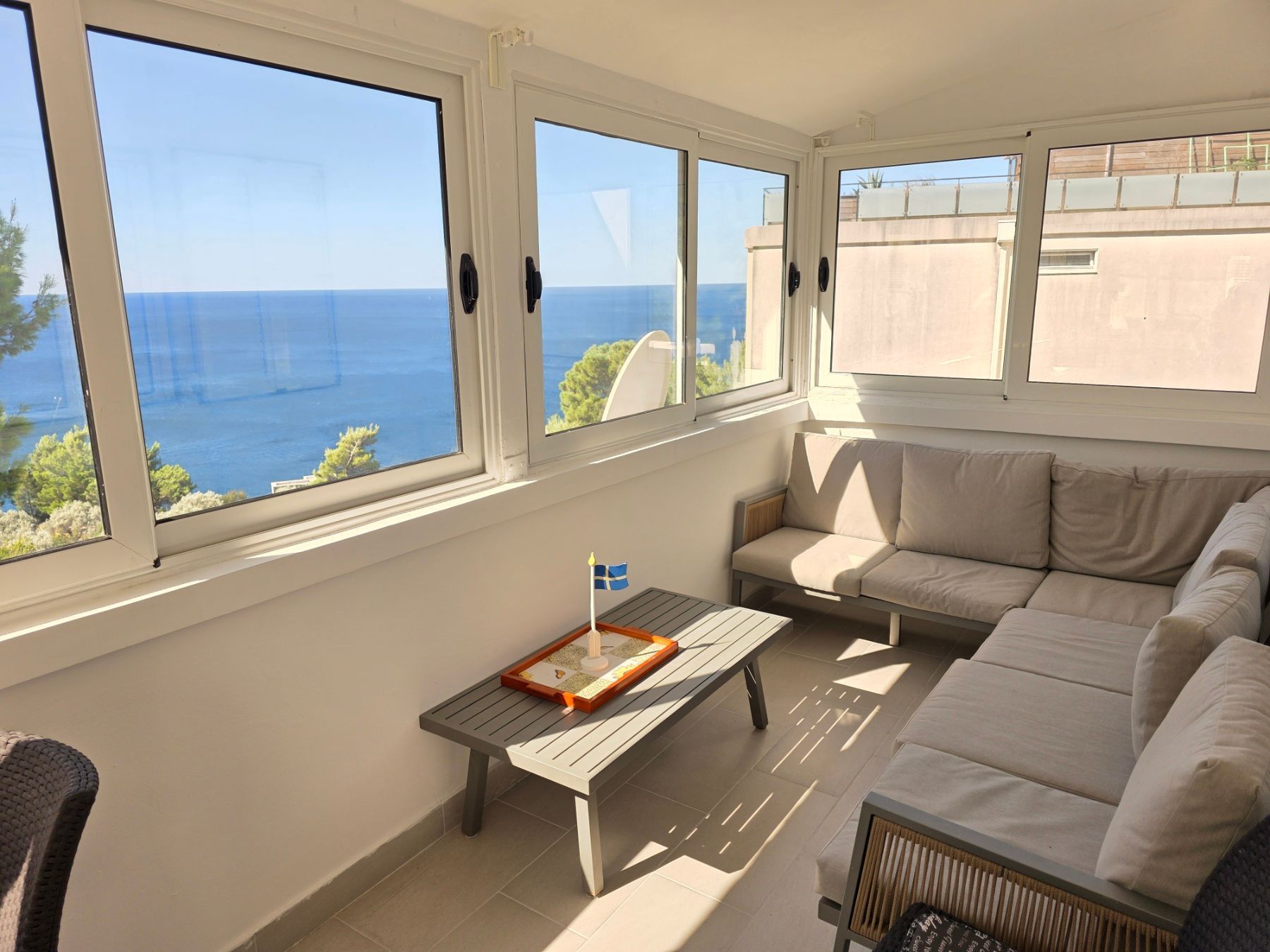 Na prodaju komforan trosoban dupleks apartman 70 m² sa panoramskim pogledom na more – Budva, Sveti Stefan - Amfora Real Estate