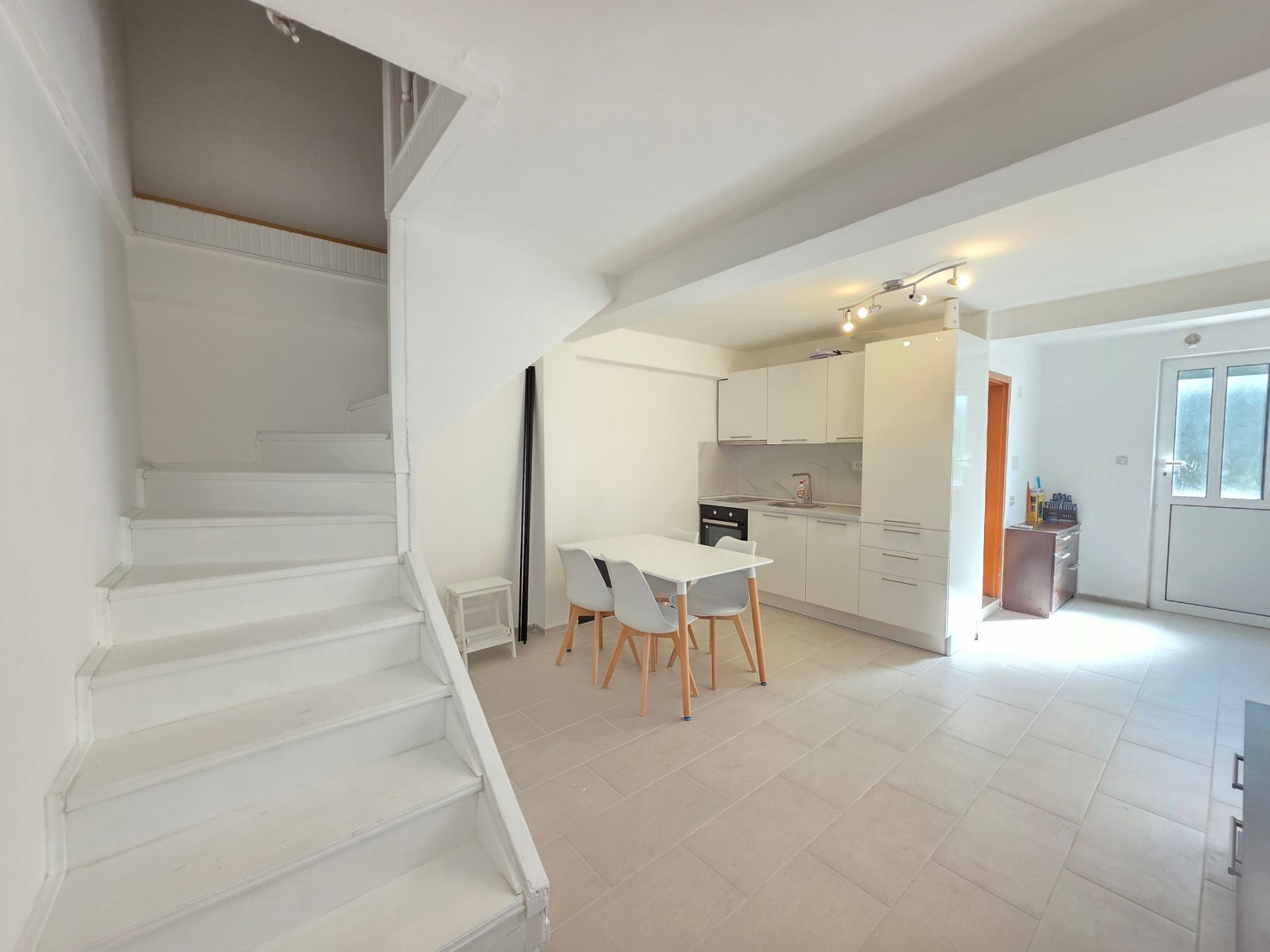 Na prodaju komforan trosoban dupleks apartman 70 m² sa panoramskim pogledom na more – Budva, Sveti Stefan - Amfora Real Estate