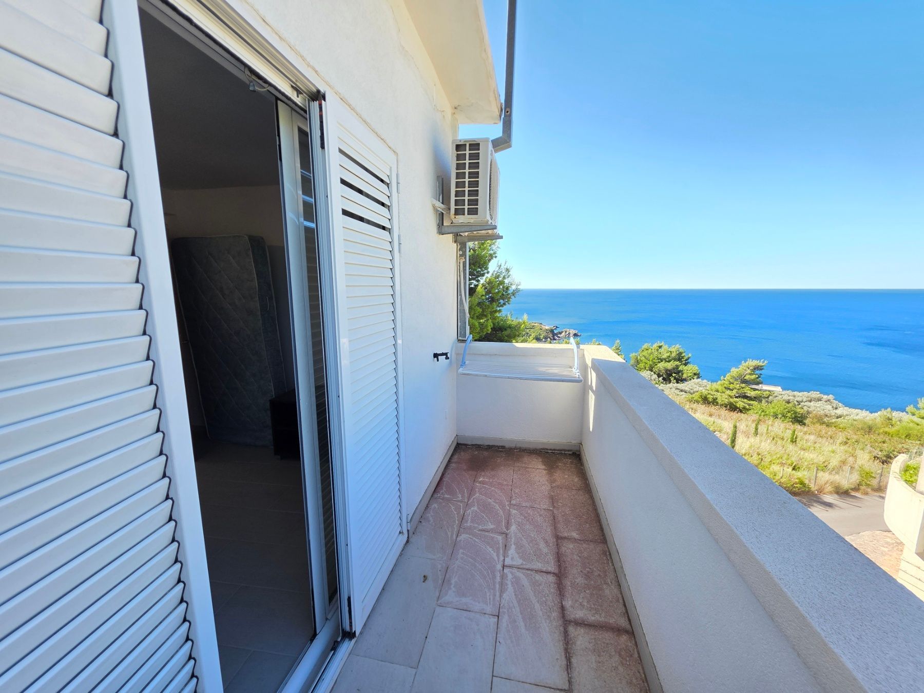 Na prodaju komforan trosoban dupleks apartman 70 m² sa panoramskim pogledom na more – Budva, Sveti Stefan - Amfora Real Estate