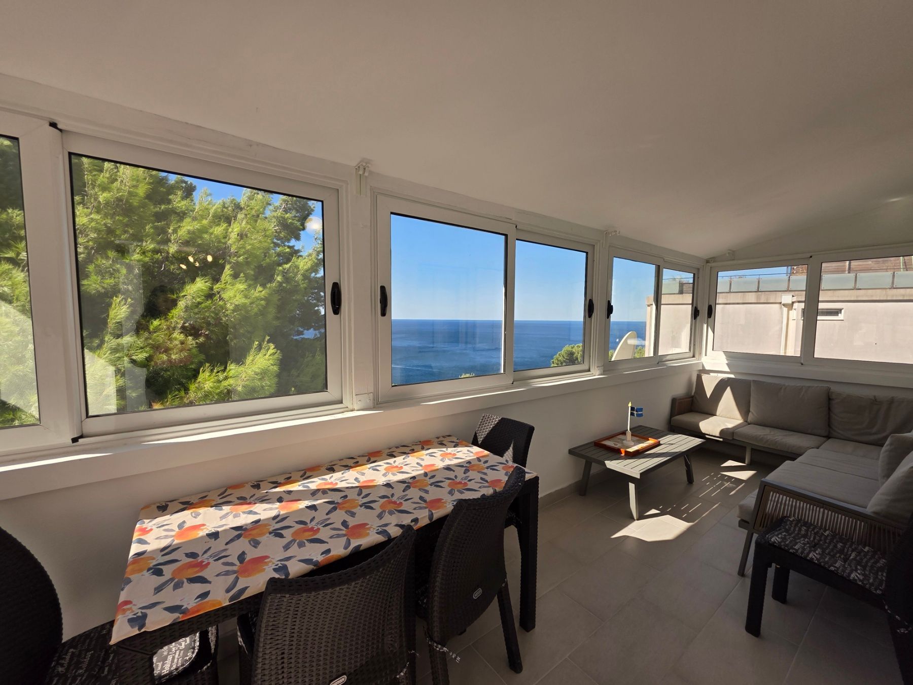 Na prodaju komforan trosoban dupleks apartman 70 m² sa panoramskim pogledom na more – Budva, Sveti Stefan - Amfora Real Estate