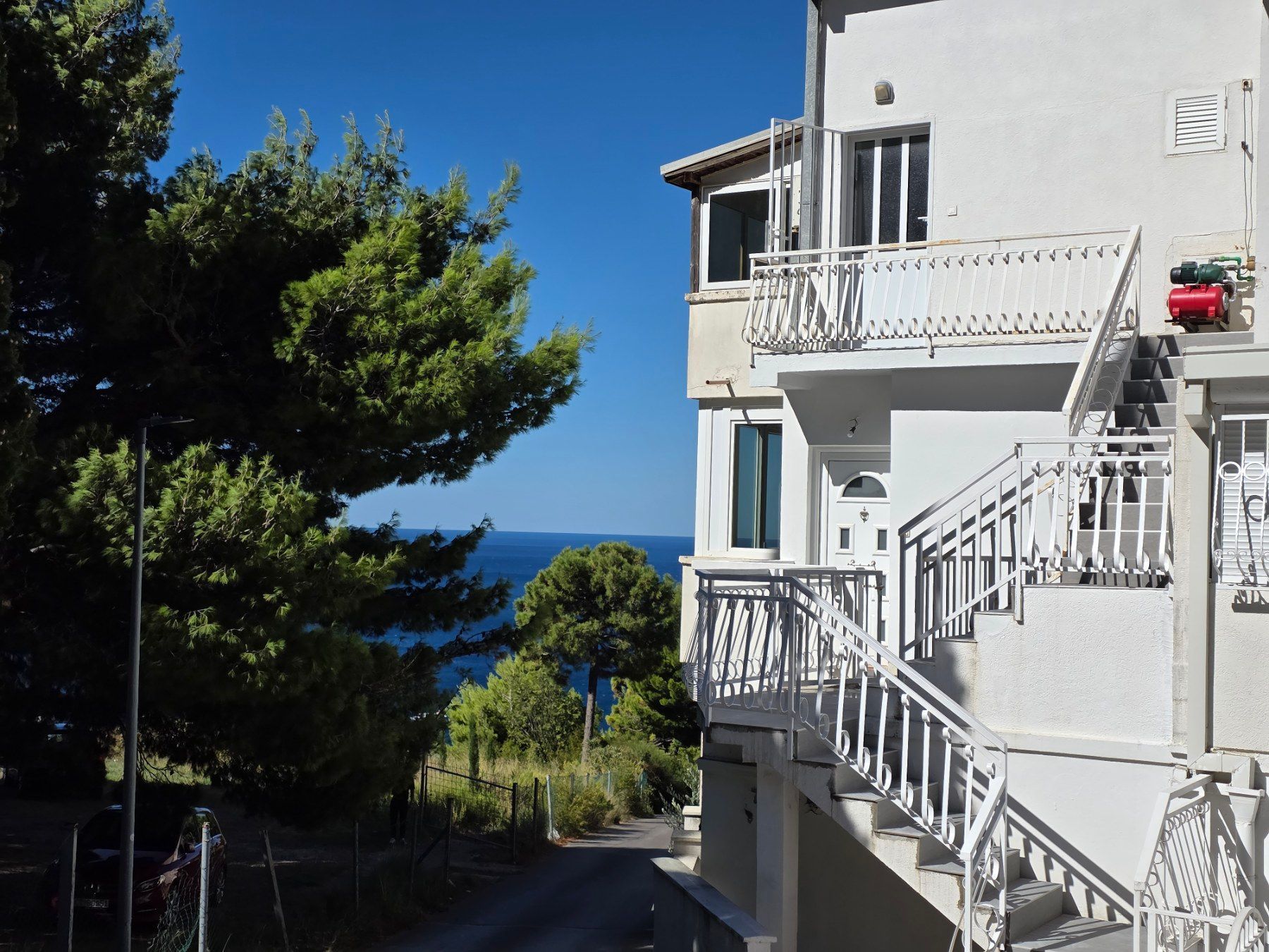 Na prodaju komforan trosoban dupleks apartman 70 m² sa panoramskim pogledom na more – Budva, Sveti Stefan - Amfora Real Estate