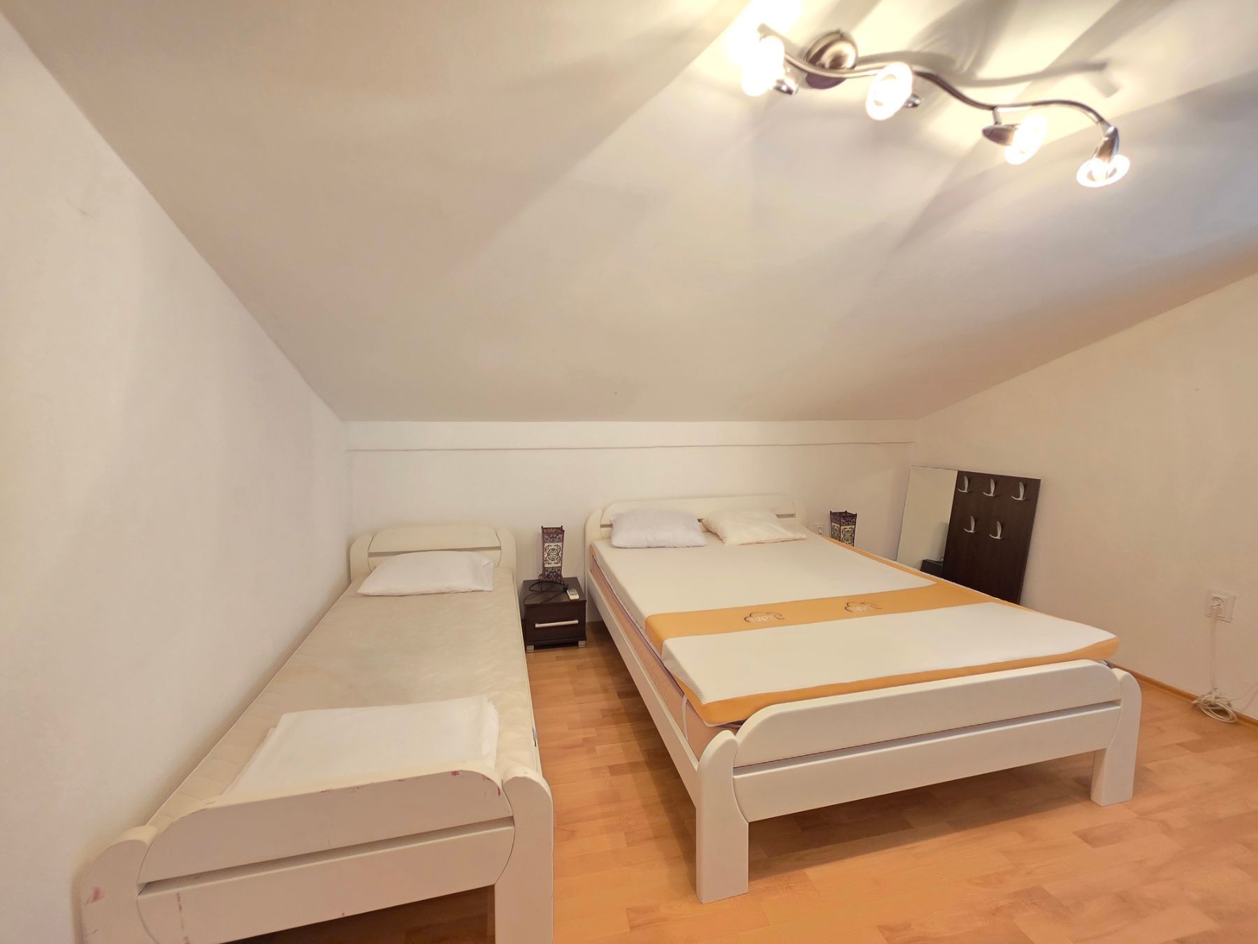 Na prodaju komforan trosoban dupleks apartman 70 m² sa panoramskim pogledom na more – Budva, Sveti Stefan - Amfora Real Estate