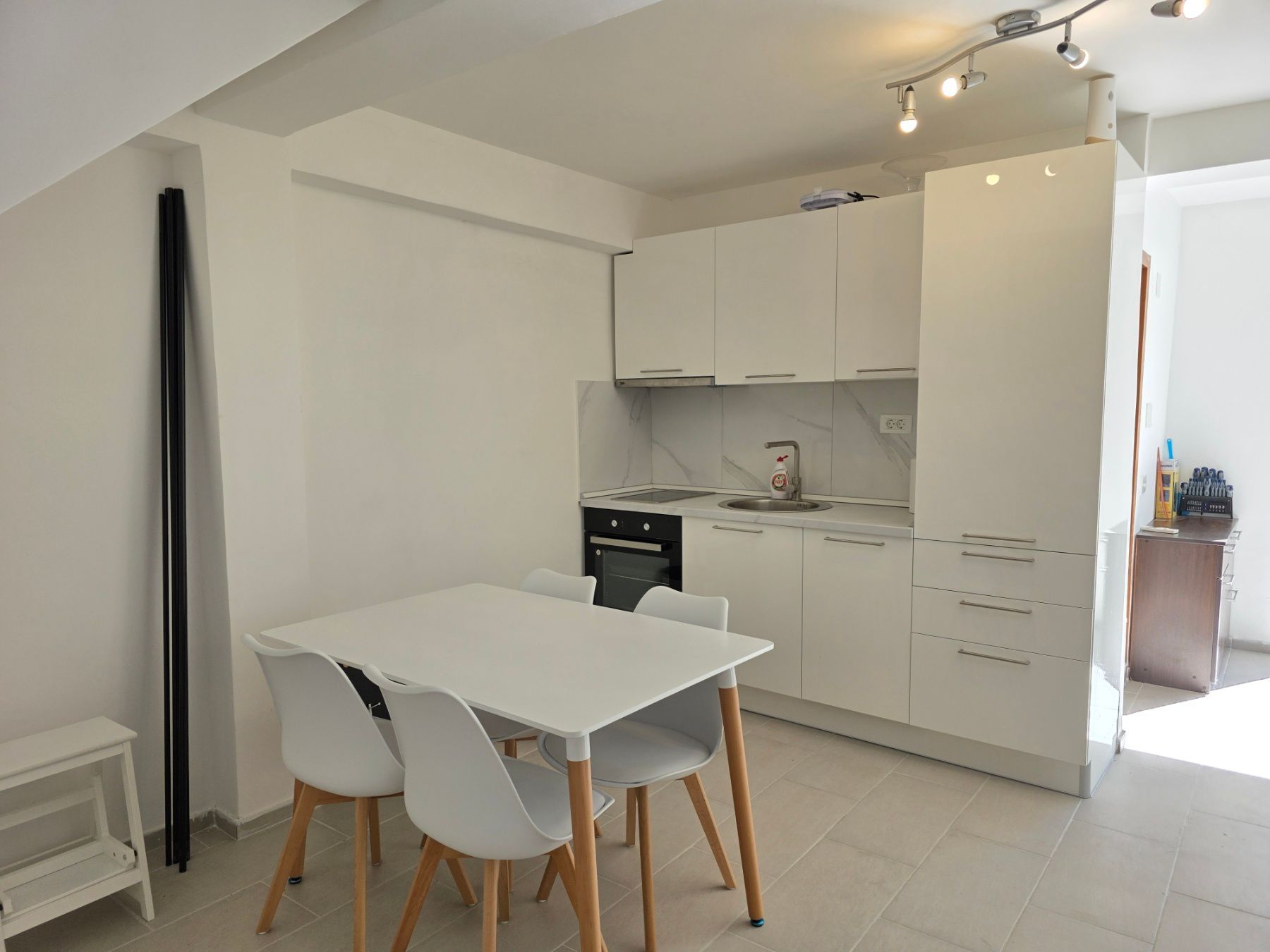 Na prodaju komforan trosoban dupleks apartman 70 m² sa panoramskim pogledom na more – Budva, Sveti Stefan - Amfora Real Estate