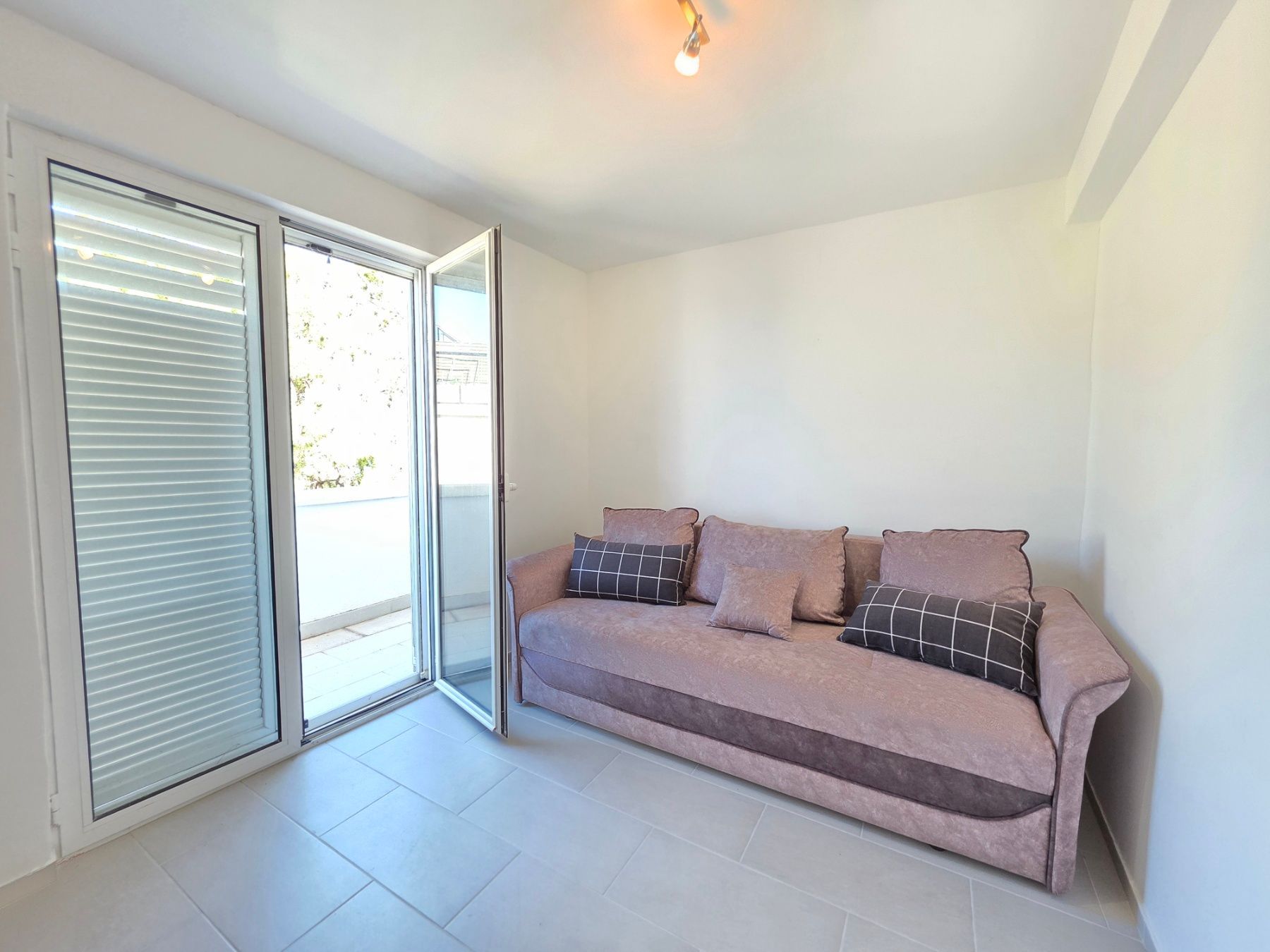 Na prodaju komforan trosoban dupleks apartman 70 m² sa panoramskim pogledom na more – Budva, Sveti Stefan - Amfora Real Estate