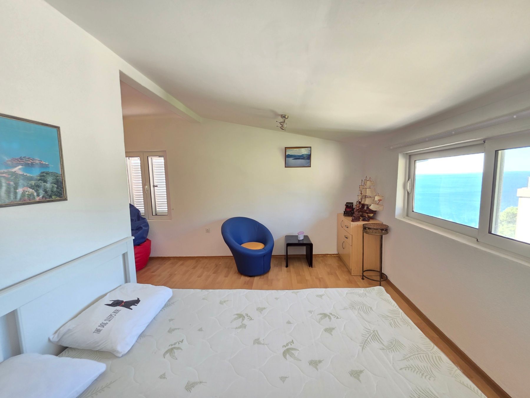 Na prodaju komforan trosoban dupleks apartman 70 m² sa panoramskim pogledom na more – Budva, Sveti Stefan - Amfora Real Estate
