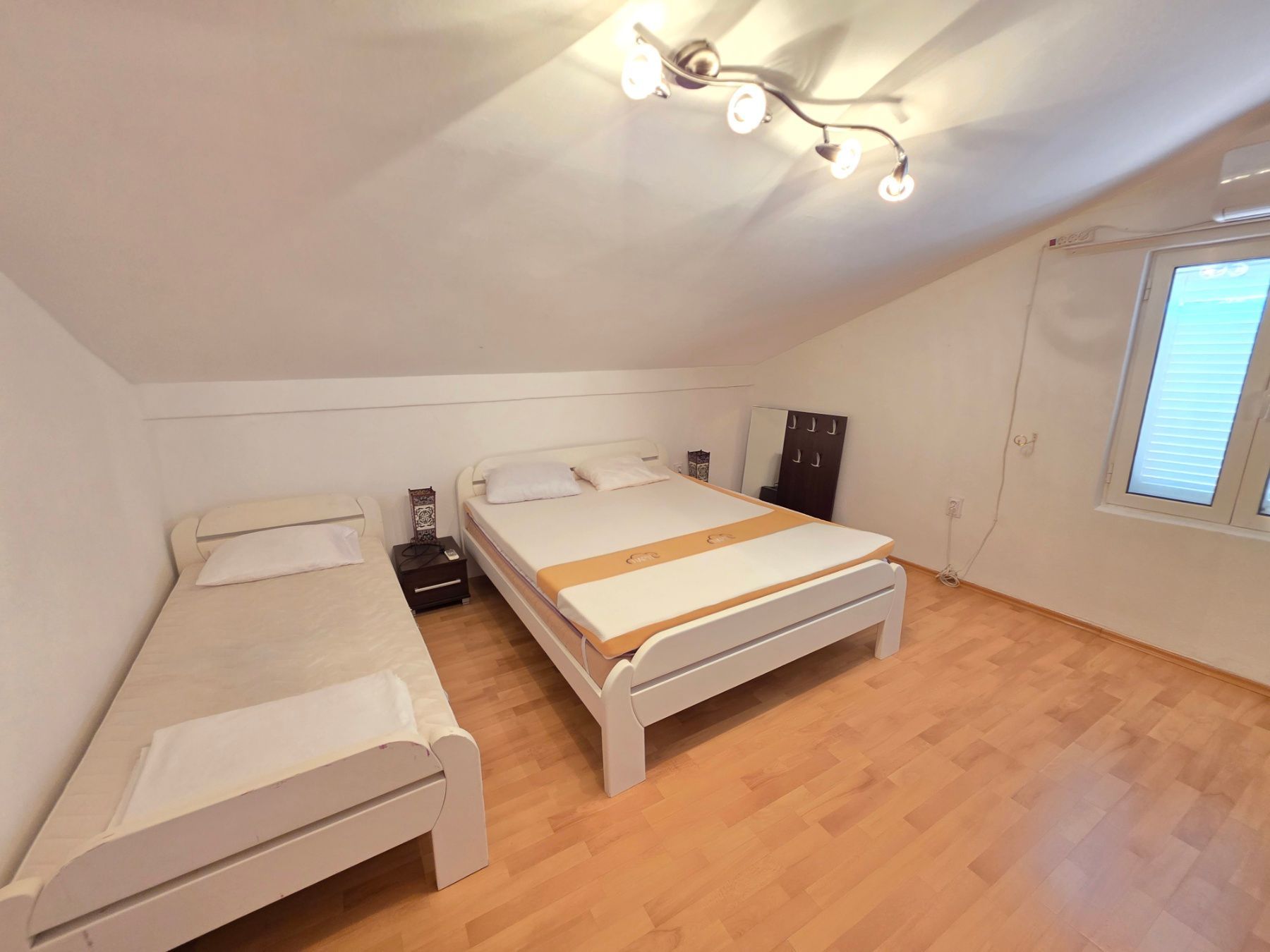 Na prodaju komforan trosoban dupleks apartman 70 m² sa panoramskim pogledom na more – Budva, Sveti Stefan - Amfora Real Estate