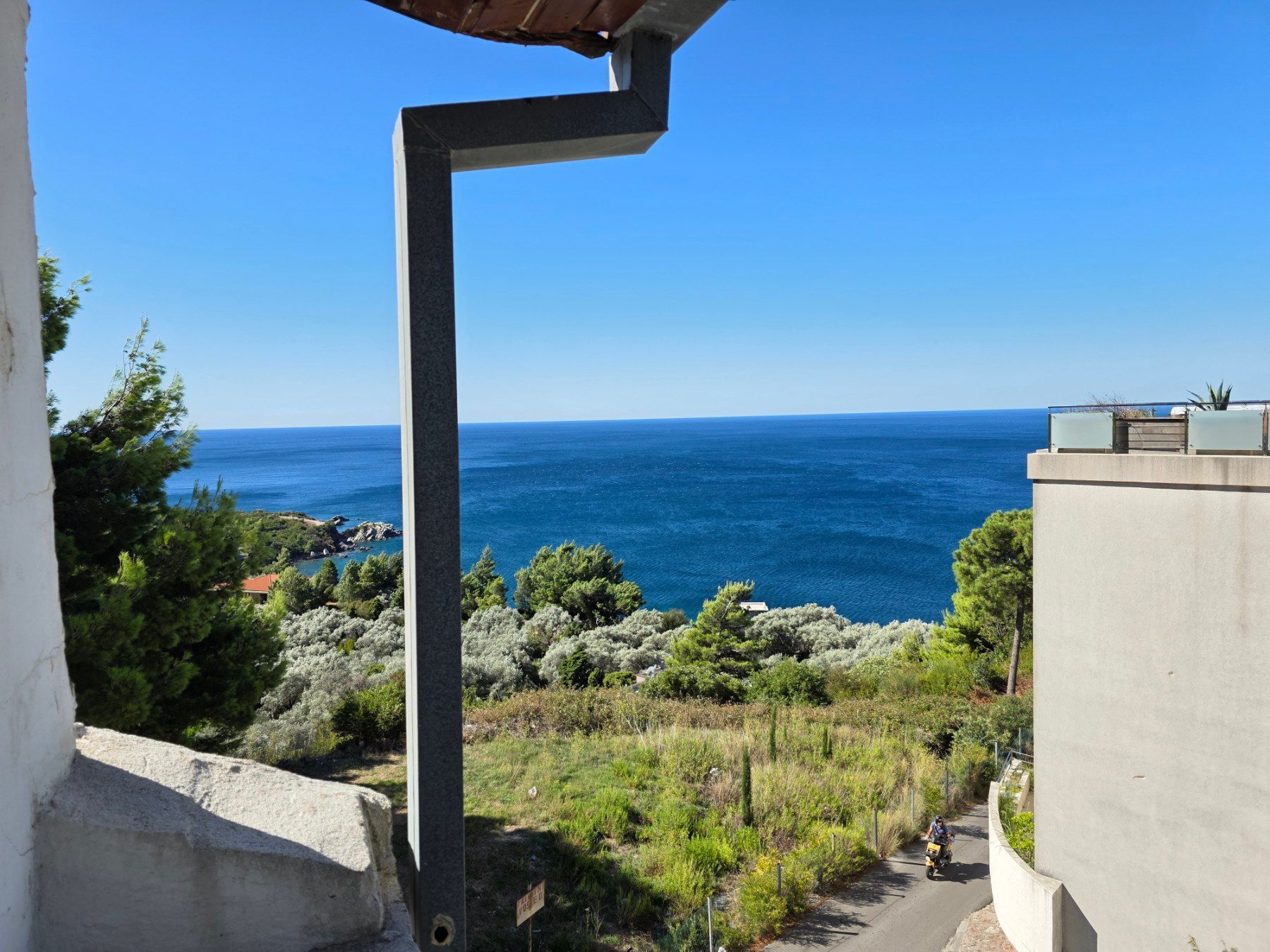 Na prodaju komforan trosoban dupleks apartman 70 m² sa panoramskim pogledom na more – Budva, Sveti Stefan - Amfora Real Estate