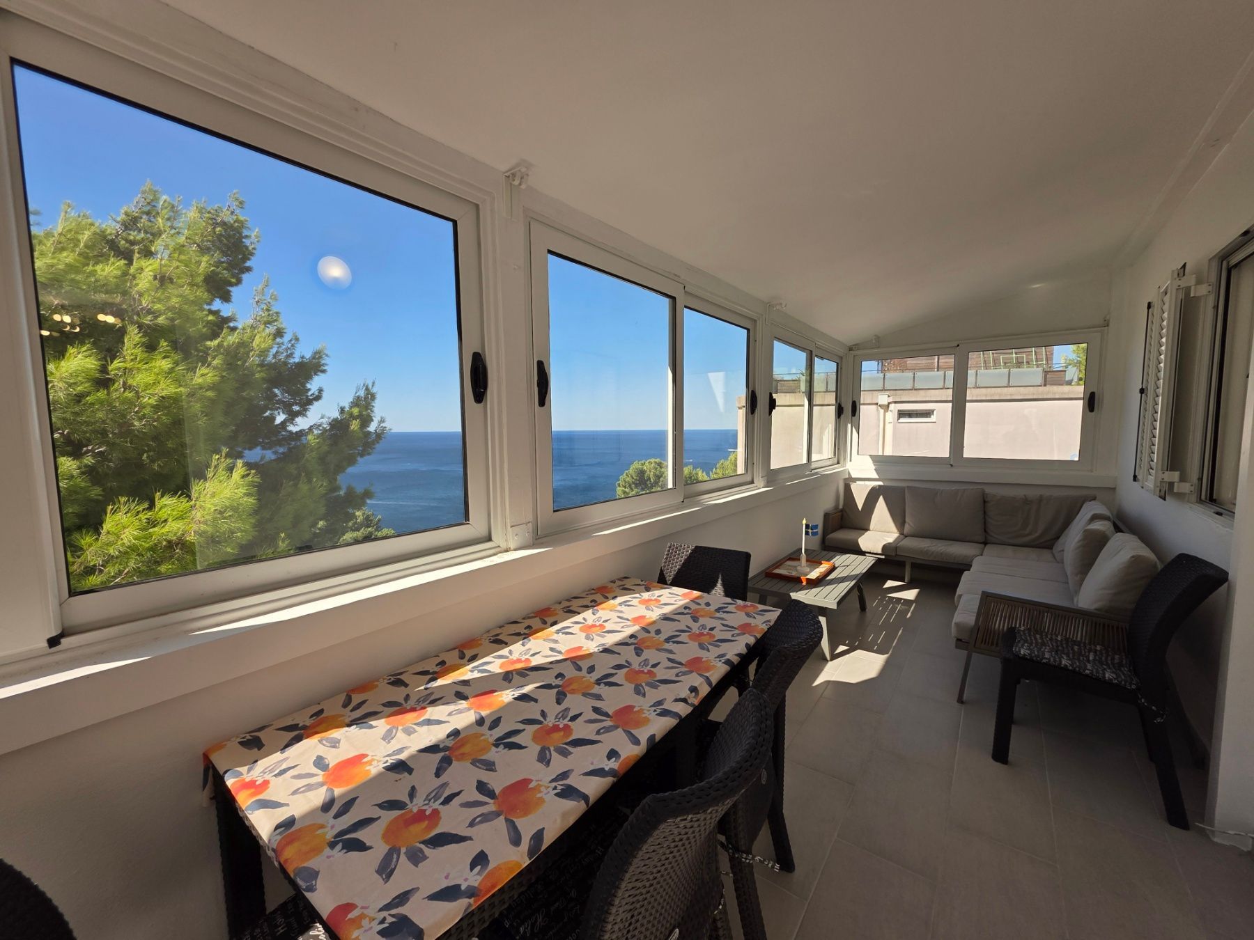 Na prodaju komforan trosoban dupleks apartman 70 m² sa panoramskim pogledom na more – Budva, Sveti Stefan - Amfora Real Estate