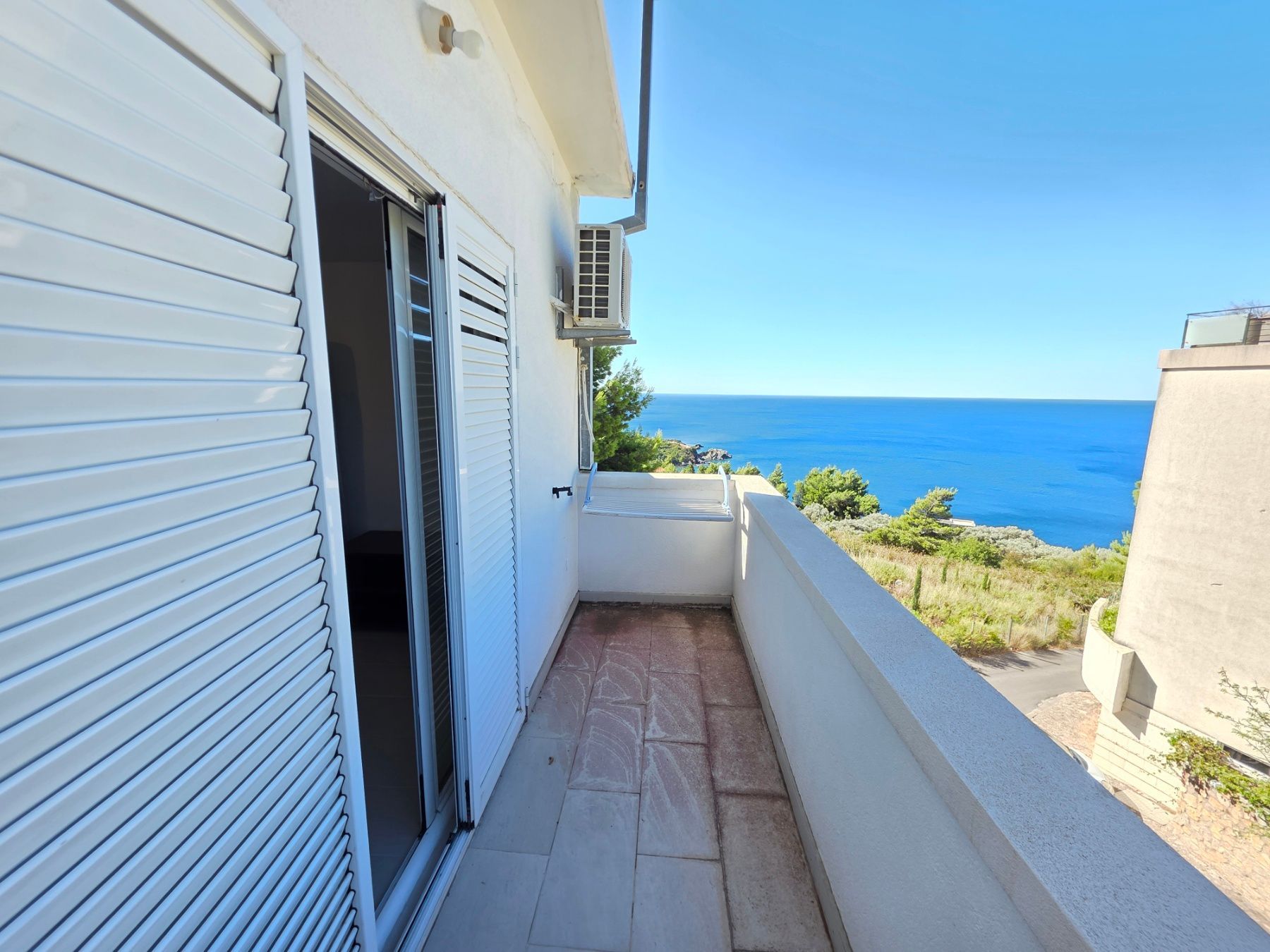 Na prodaju komforan trosoban dupleks apartman 70 m² sa panoramskim pogledom na more – Budva, Sveti Stefan - Amfora Real Estate